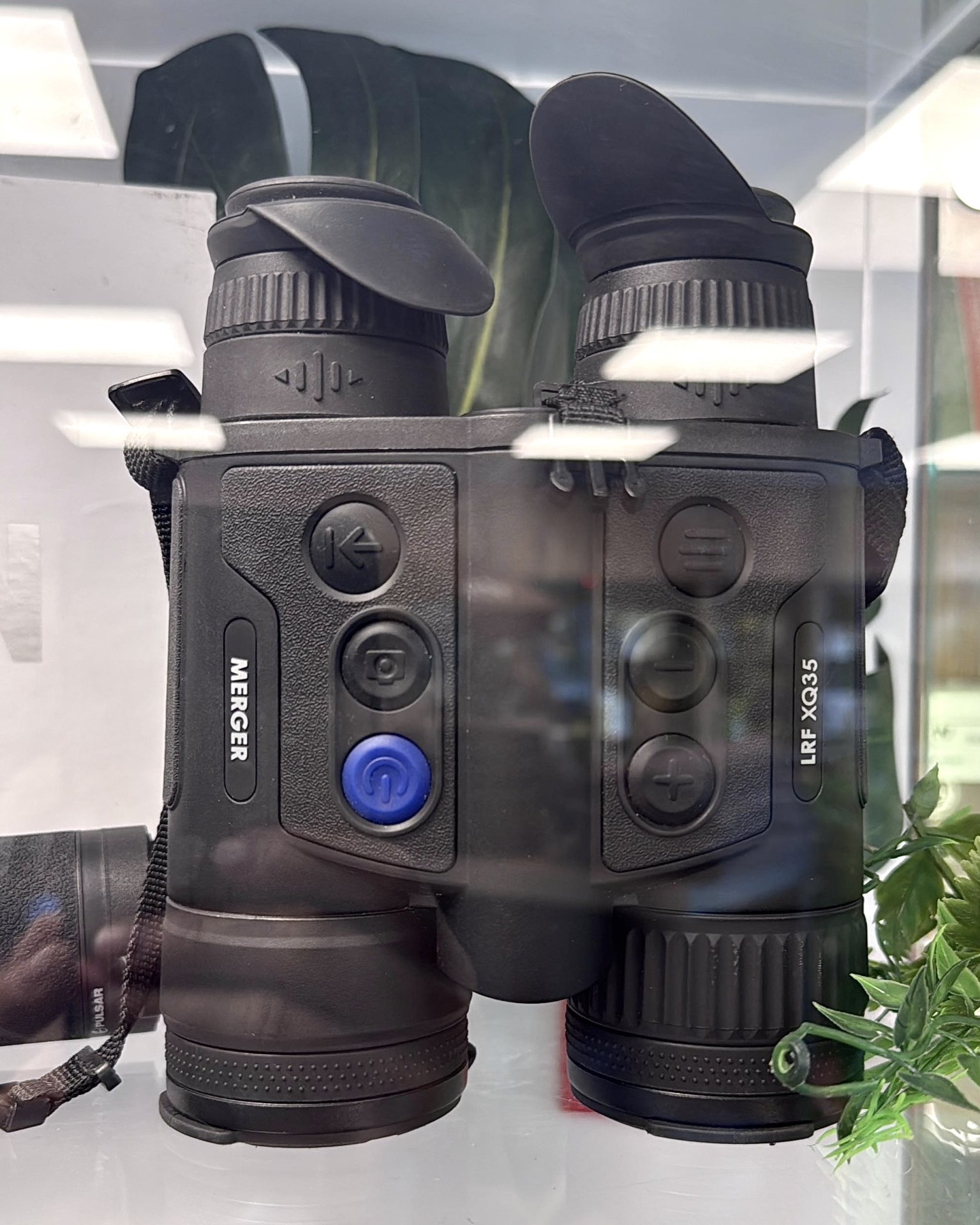 Pulsar Merger LRF XQ35 Wärmebildfernglas – Bild 1