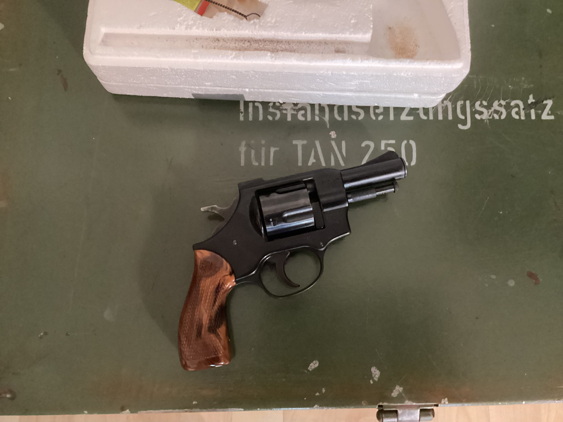 Schreckschuss Revolver Arminius Weihrauch HW 10GR, PTB 218, Kal. 9mm Knall – Bild 2