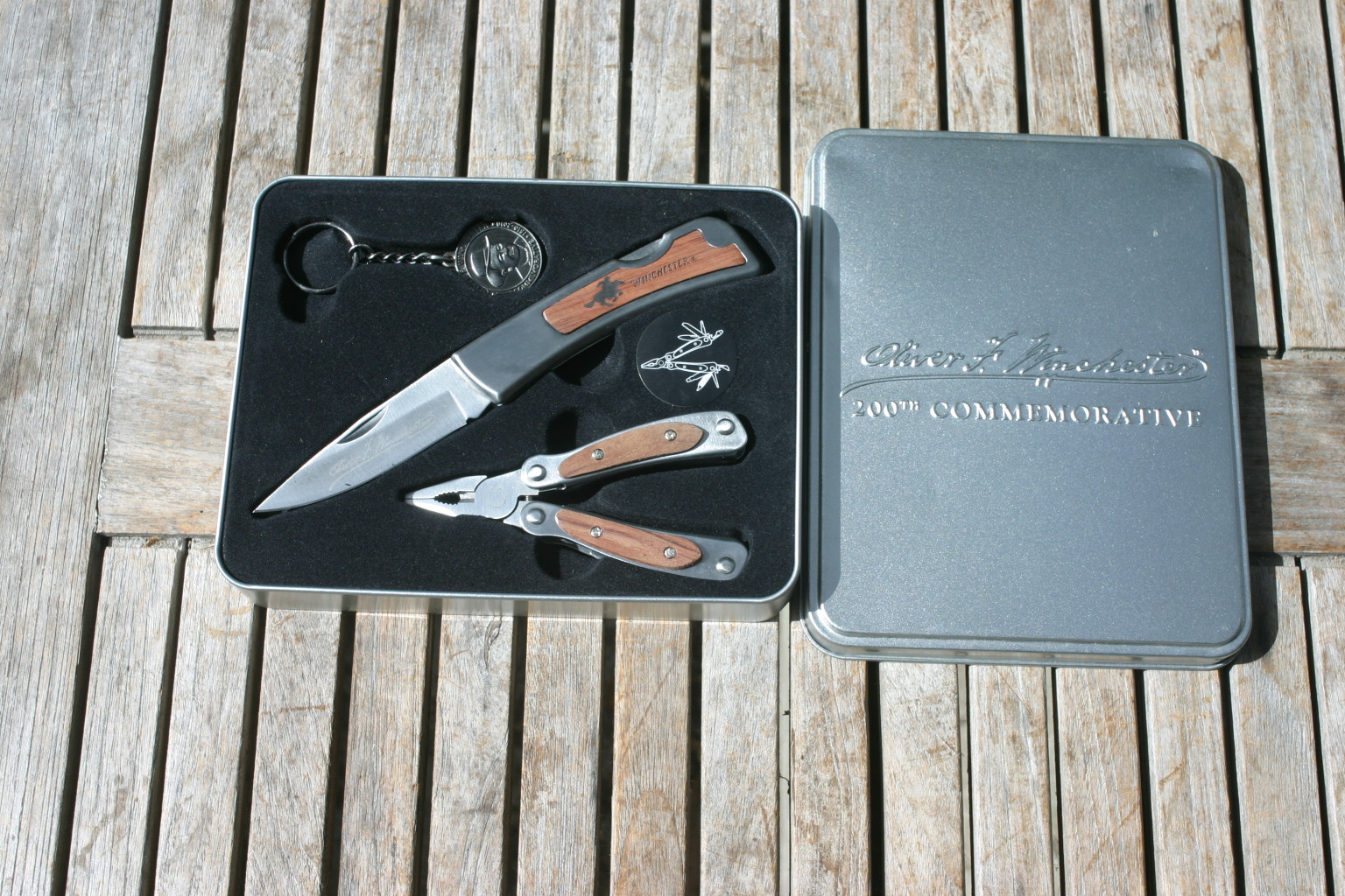 Sammlermesser Winchester Commemorative in Blechbox (Version mit Multitool) – Bild 1