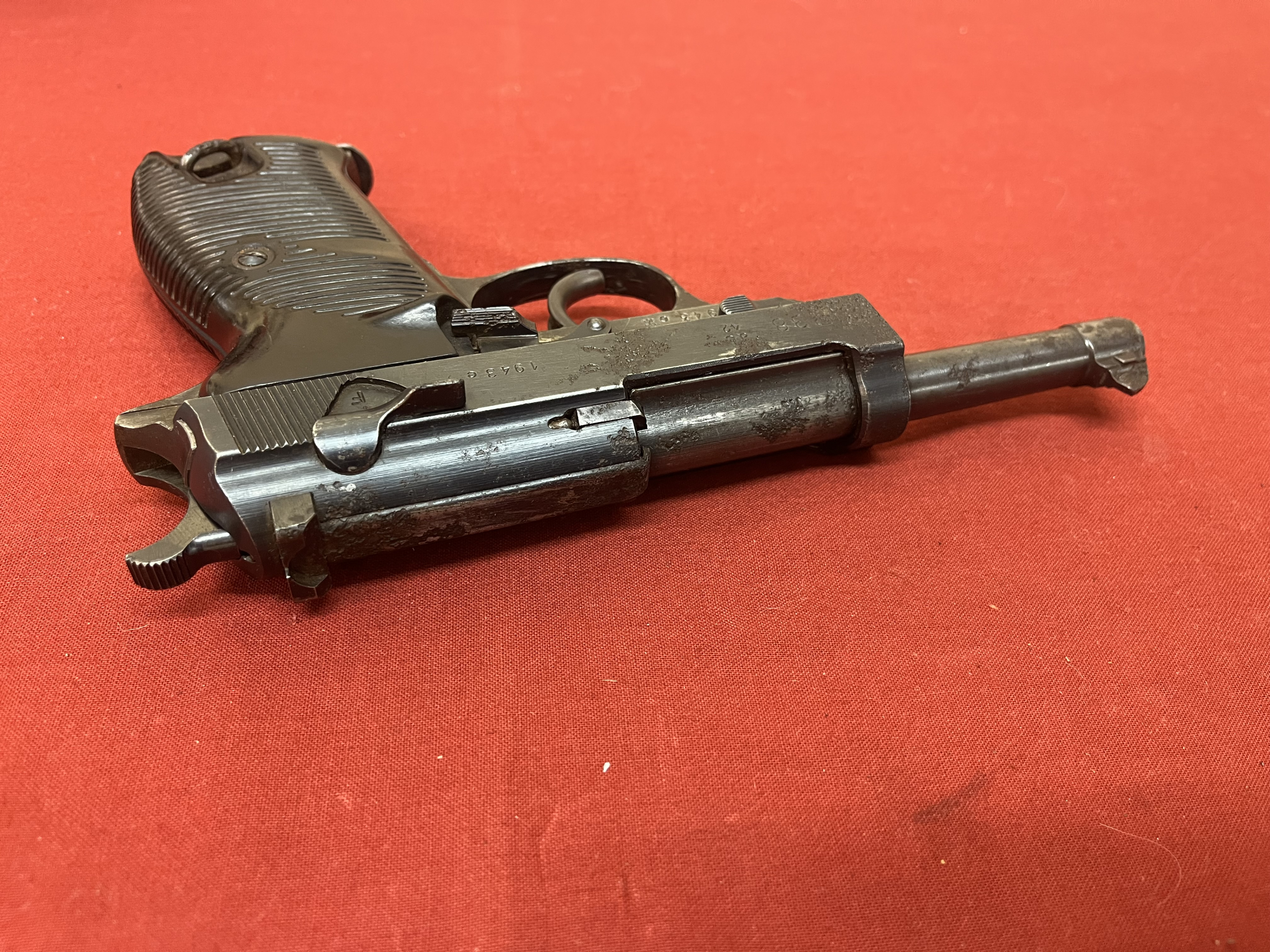 Walther P38 ac 42 – 1942 – nummerngleich – Originalzustand – Bild 5
