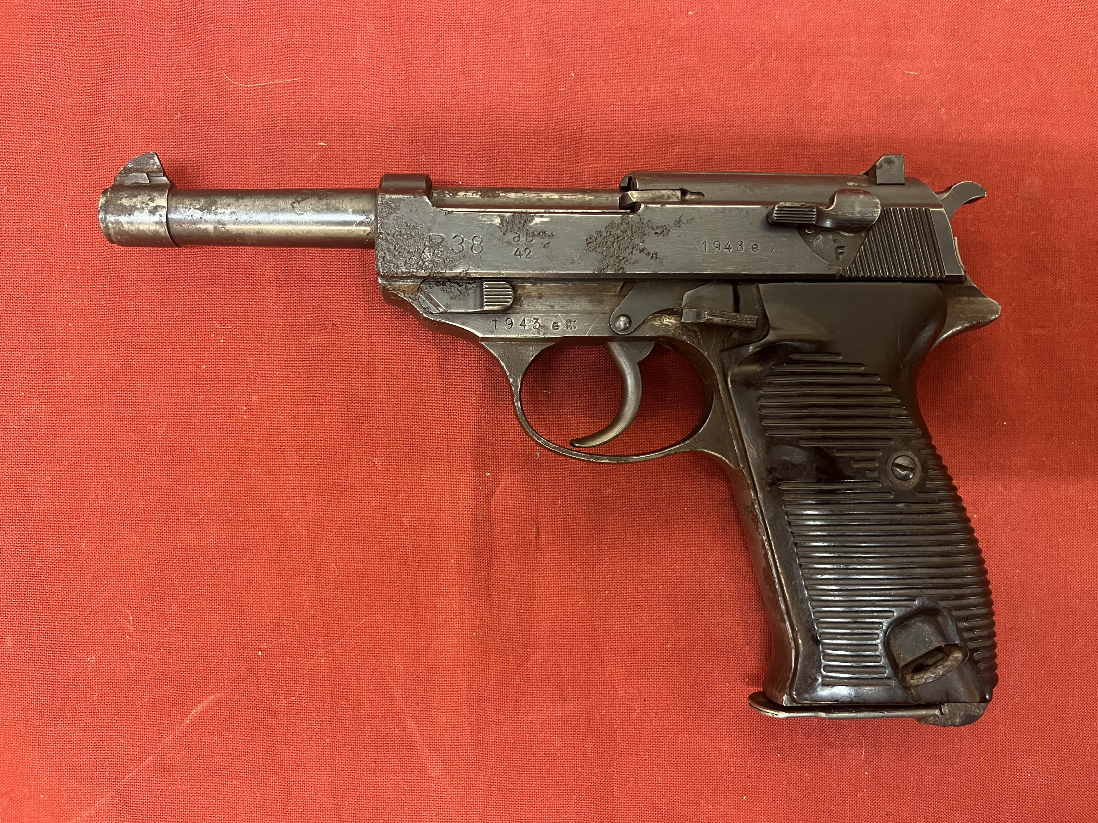 Walther P38 ac 42 – 1942 – nummerngleich – Originalzustand – Bild 1