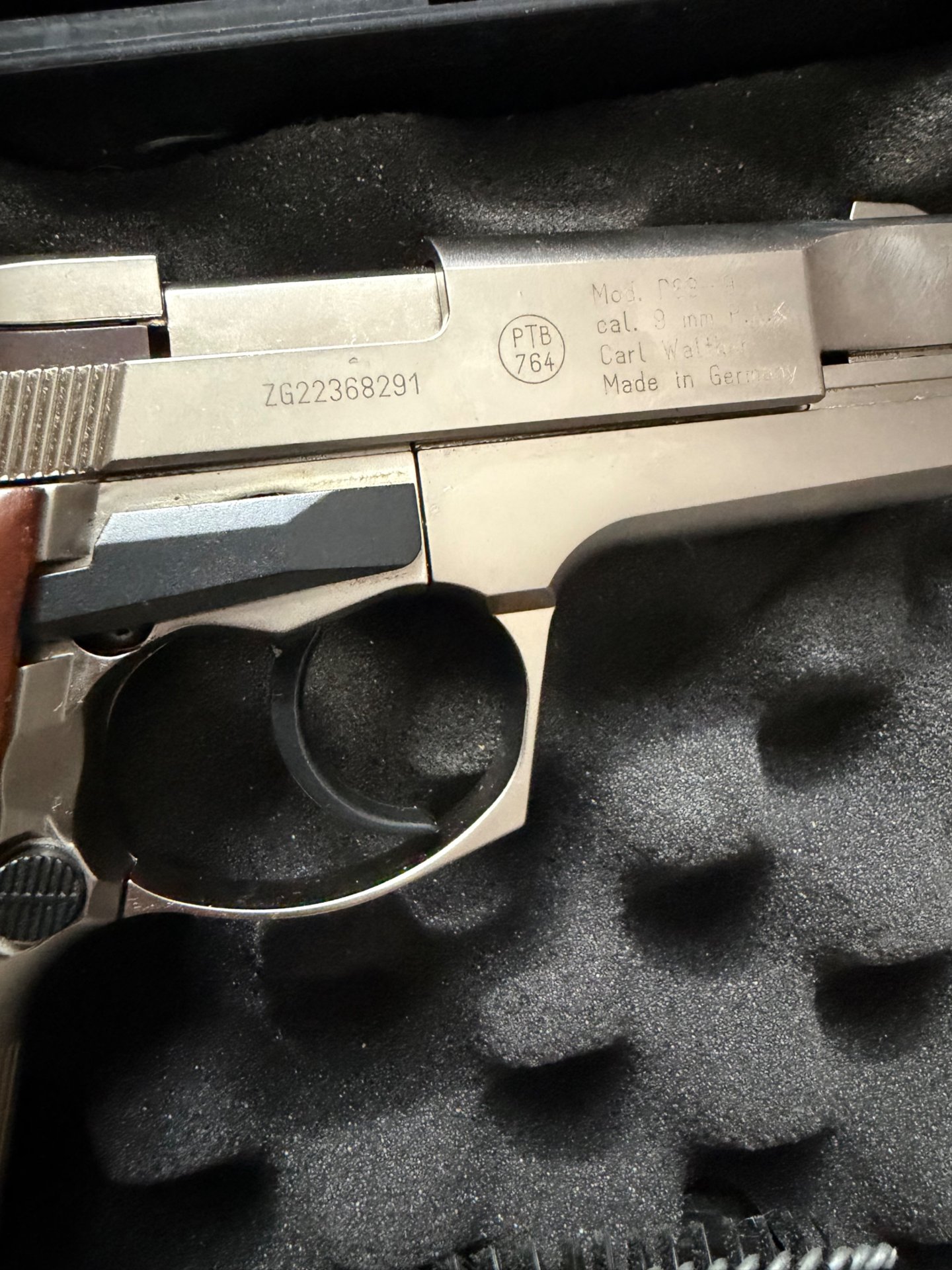 Walther P88 Schreckschusswaffe 9mm Metall-/Nickeloptik mit Holzgriffschalen – Bild 4