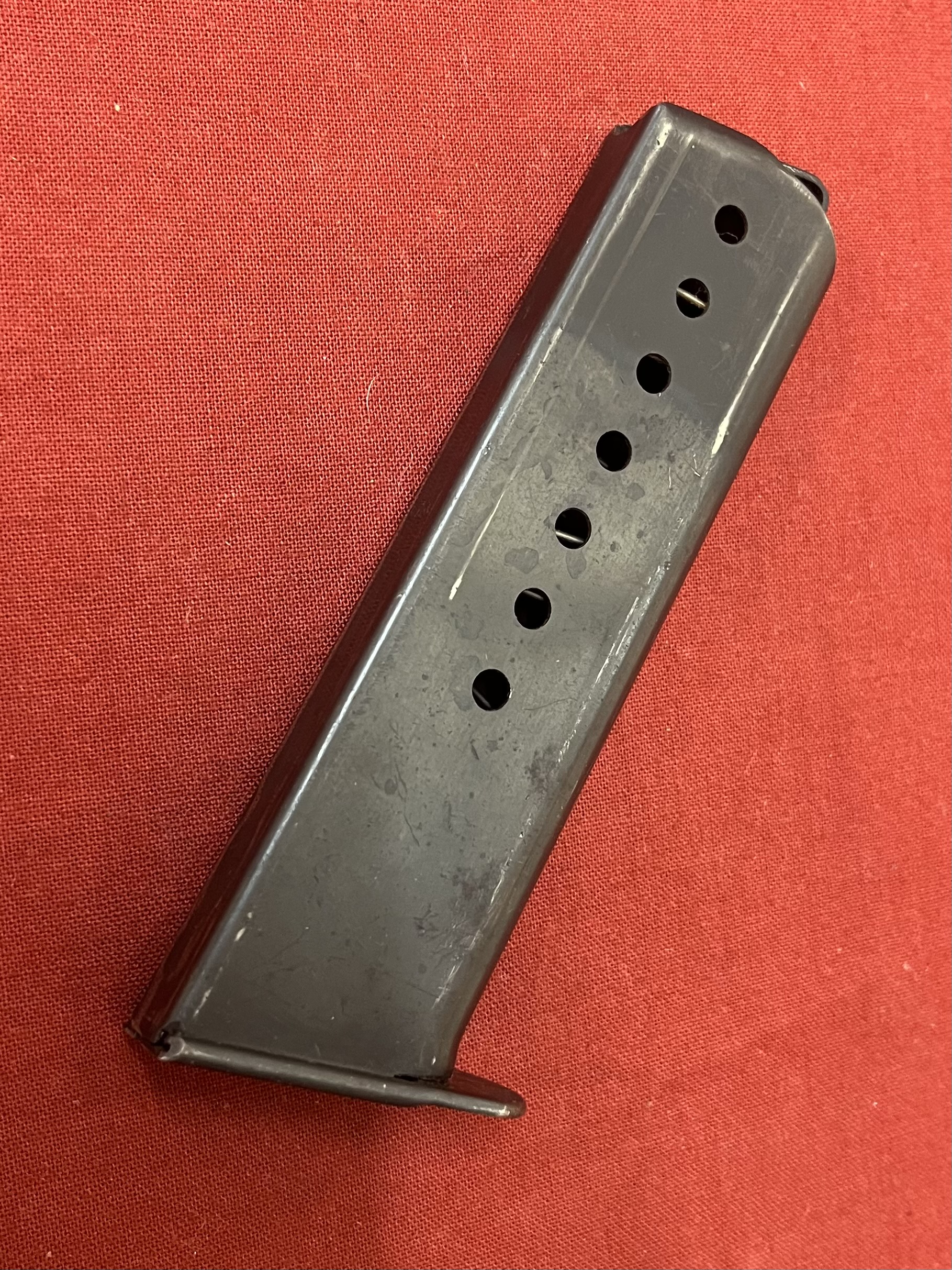 P38 Magazin – Mauser-Fertigung – Adler/135 – Seriennummer am Magazinboden – Bild 2