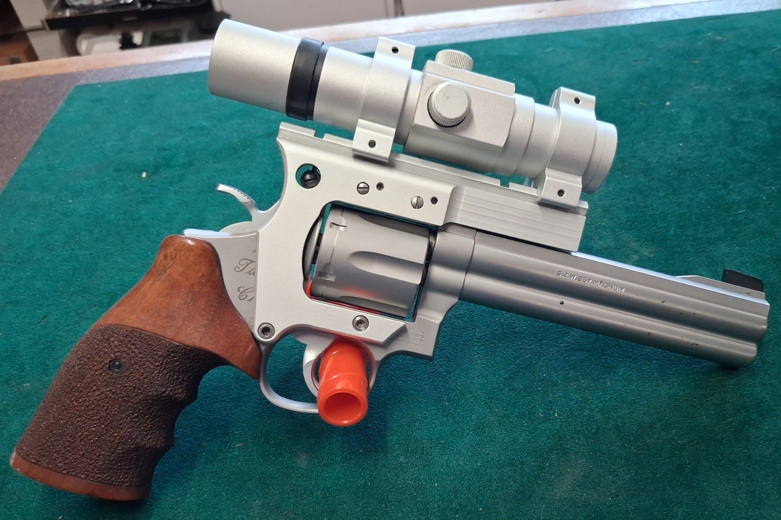 Smith & Wesson Modell 686-3 Target Champion – kuva 2