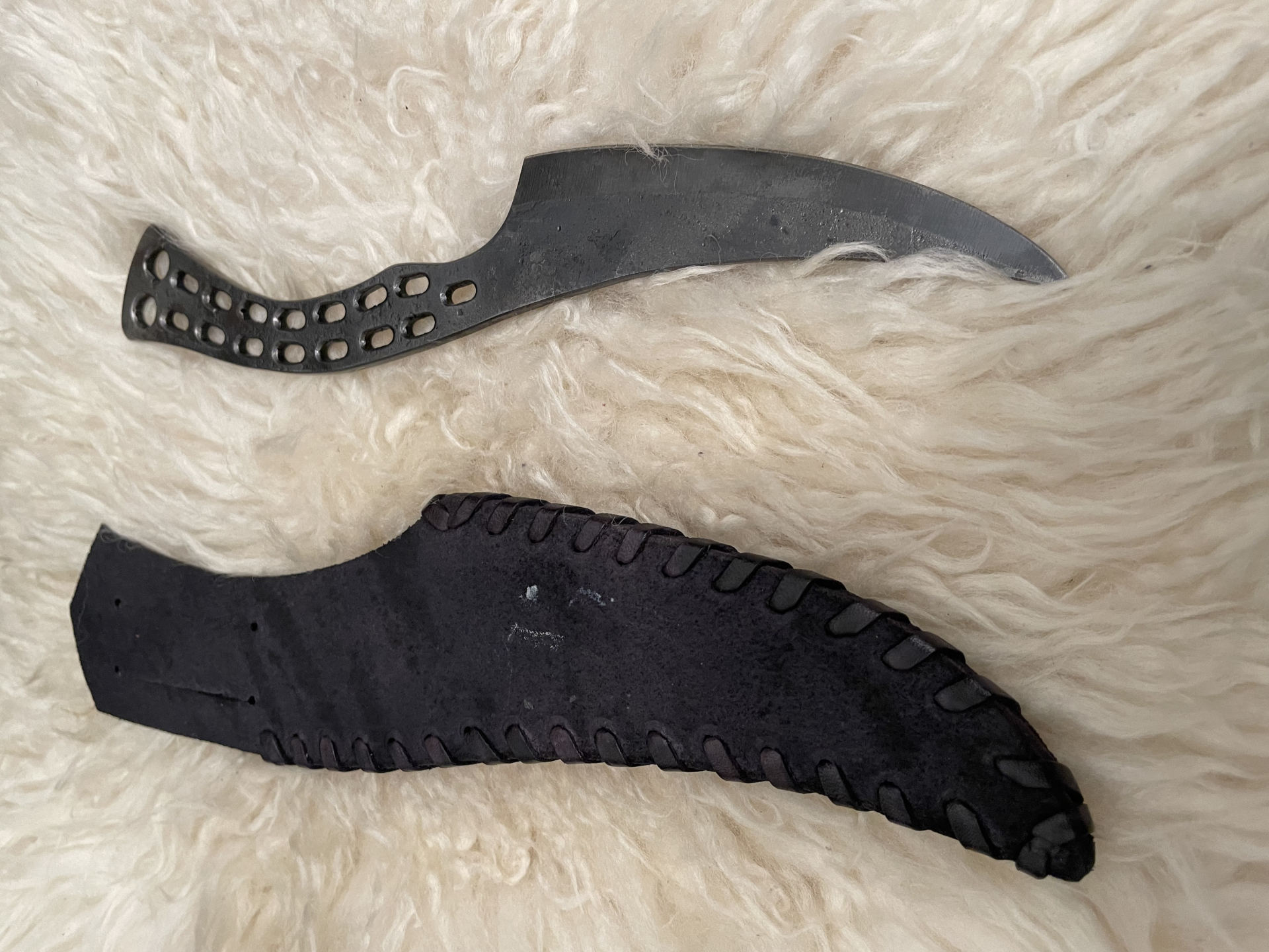 Handgeschmiedetes Messer mit Lederscheide und Hersteller Punze – Bild 3
