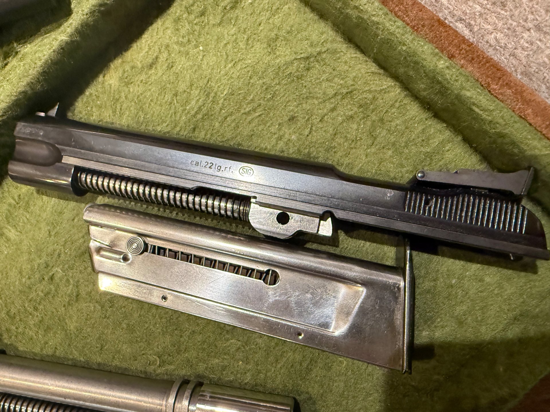 SIG P210-6 Komplett-Set mit 6" WL und Wechselsystem .22lr im Lederkoffer – Bild 3