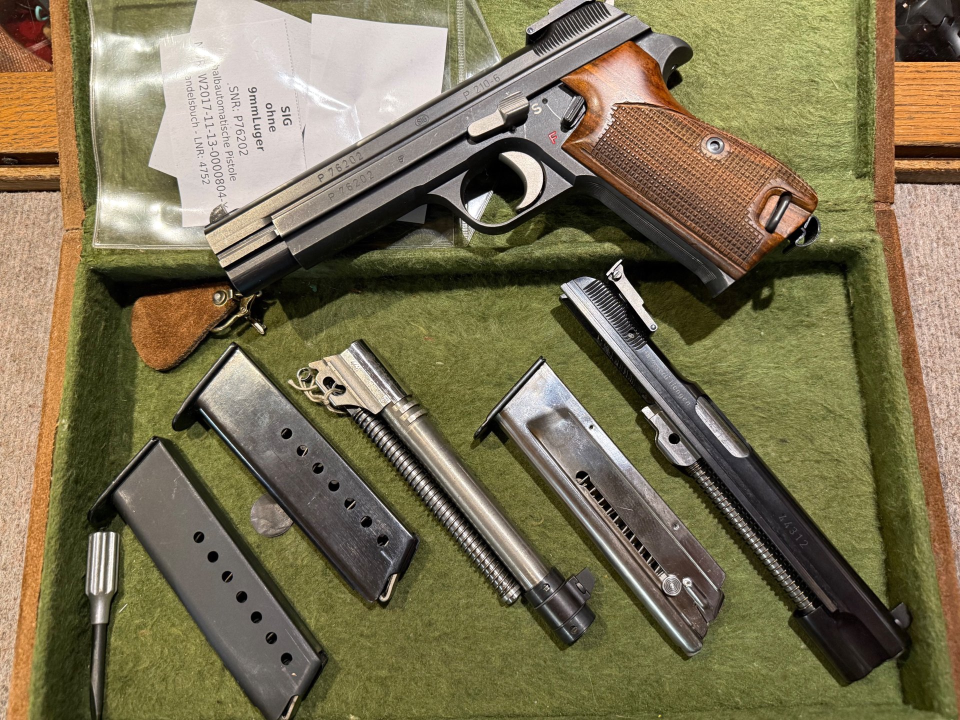 SIG P210-6 Komplett-Set mit 6" WL und Wechselsystem .22lr im Lederkoffer – Bild 5