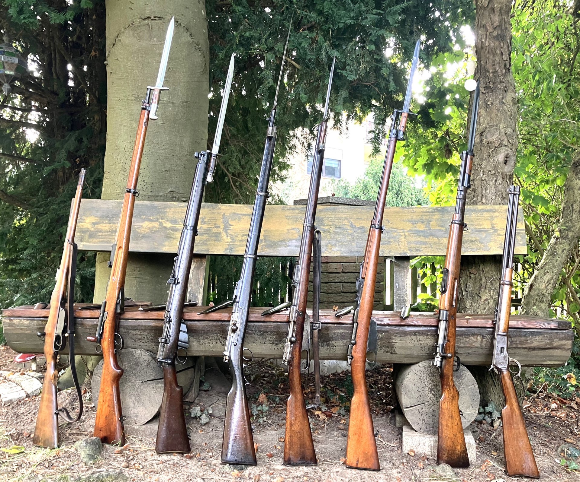 Konvolut Ordonnanzwaffen: Enfield SMLE, Gewehr 88, Steyr Kropatschek 1886, G11, K98 ect. – Bild 1