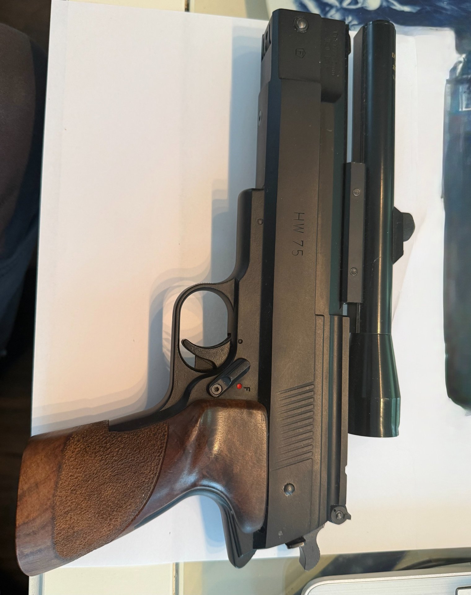 HW 75 Luftpistole mit Optik – Bild 2