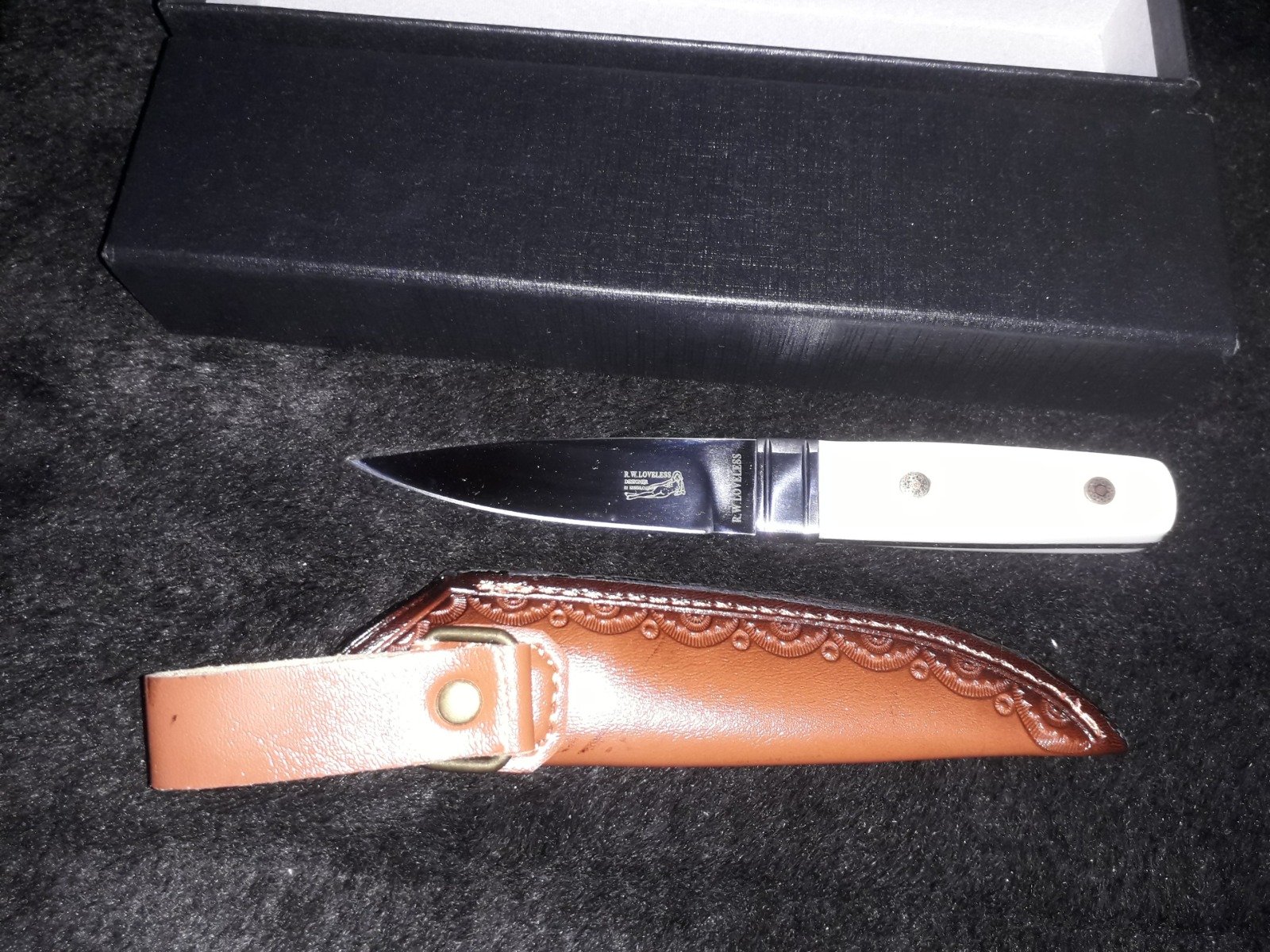 R.W. Loveless Messer – mit Leder Scheide Klingenlänge 9 cm. – Bild 2