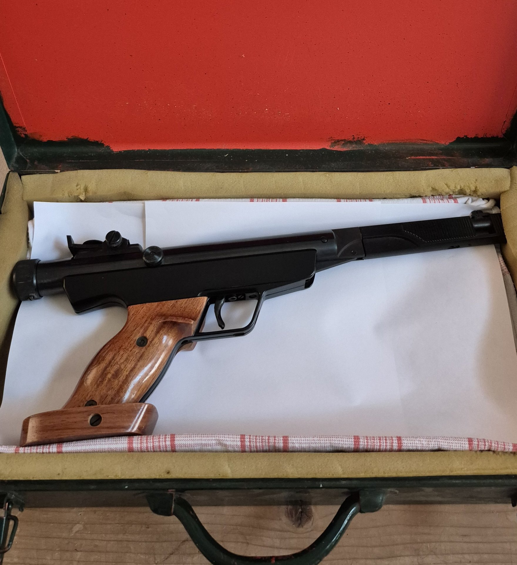 Diana Model 6M Luftpistole mit originalem Holzmatchgriff – Defekt/für Bastler – Bild 1