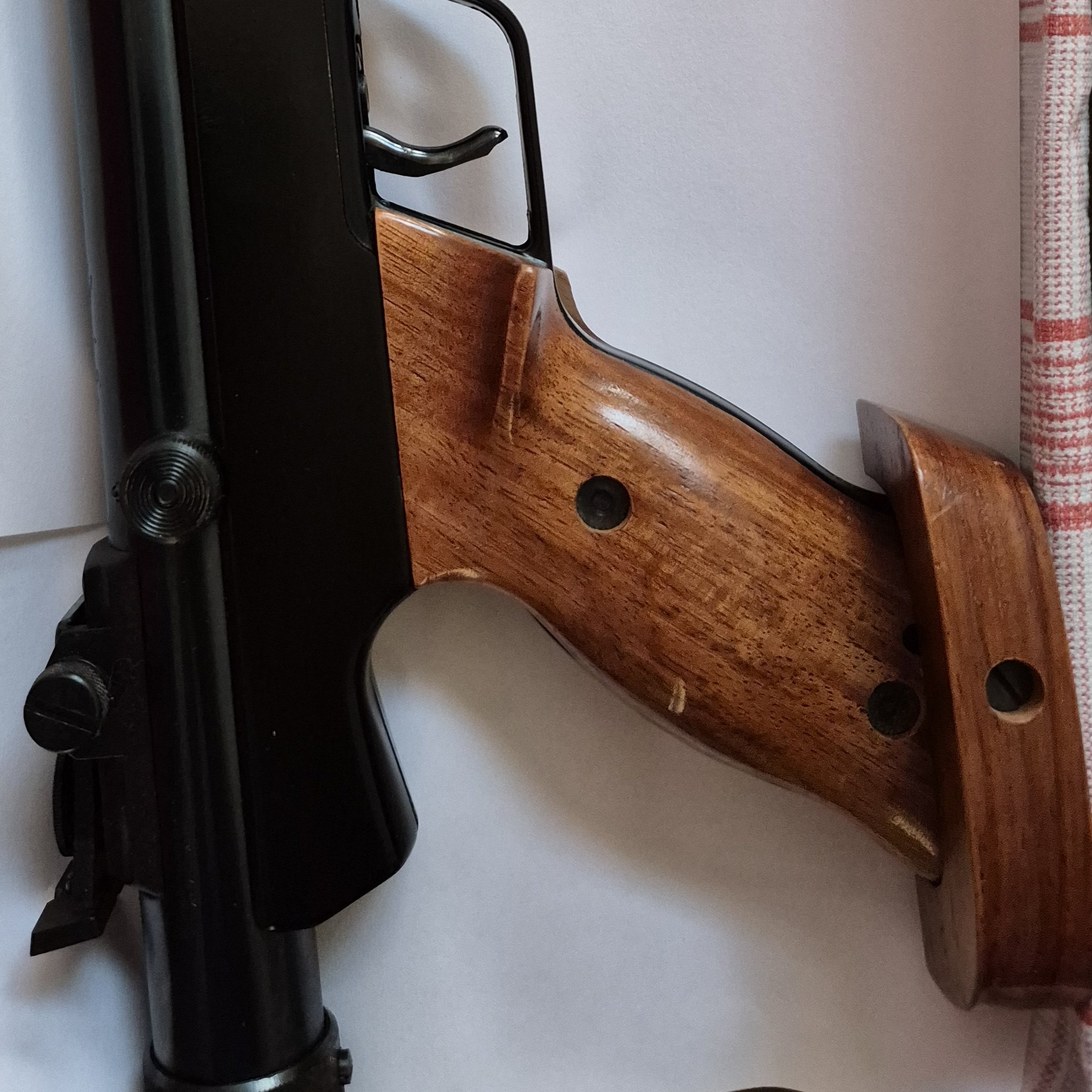Diana Model 6M Luftpistole mit originalem Holzmatchgriff – Defekt/für Bastler – Bild 2