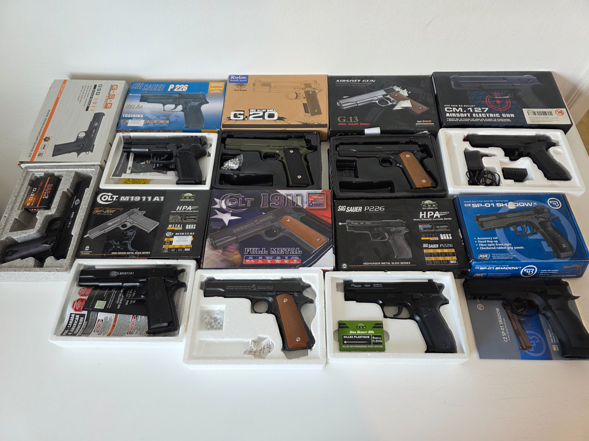 Große Softair-Sammlung – Sammlungsauflösung, 2 Langwaffen + 9 Pistolen - Colt, Sig Sauer AK 47 6mm – Bild 1