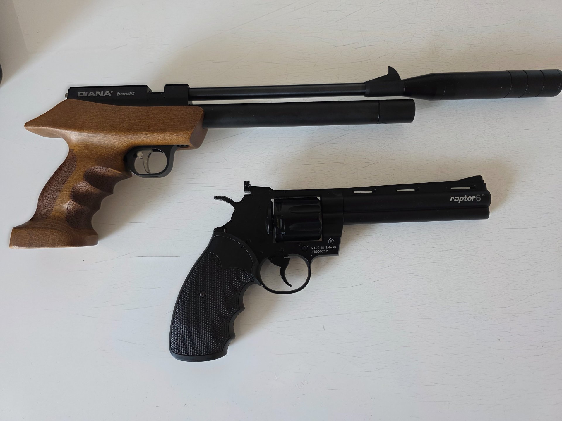 Diana Raptor 6" Revolver und Diana Bandit mit Schalldämpfer - Co2 und Pressluft – Bild 1