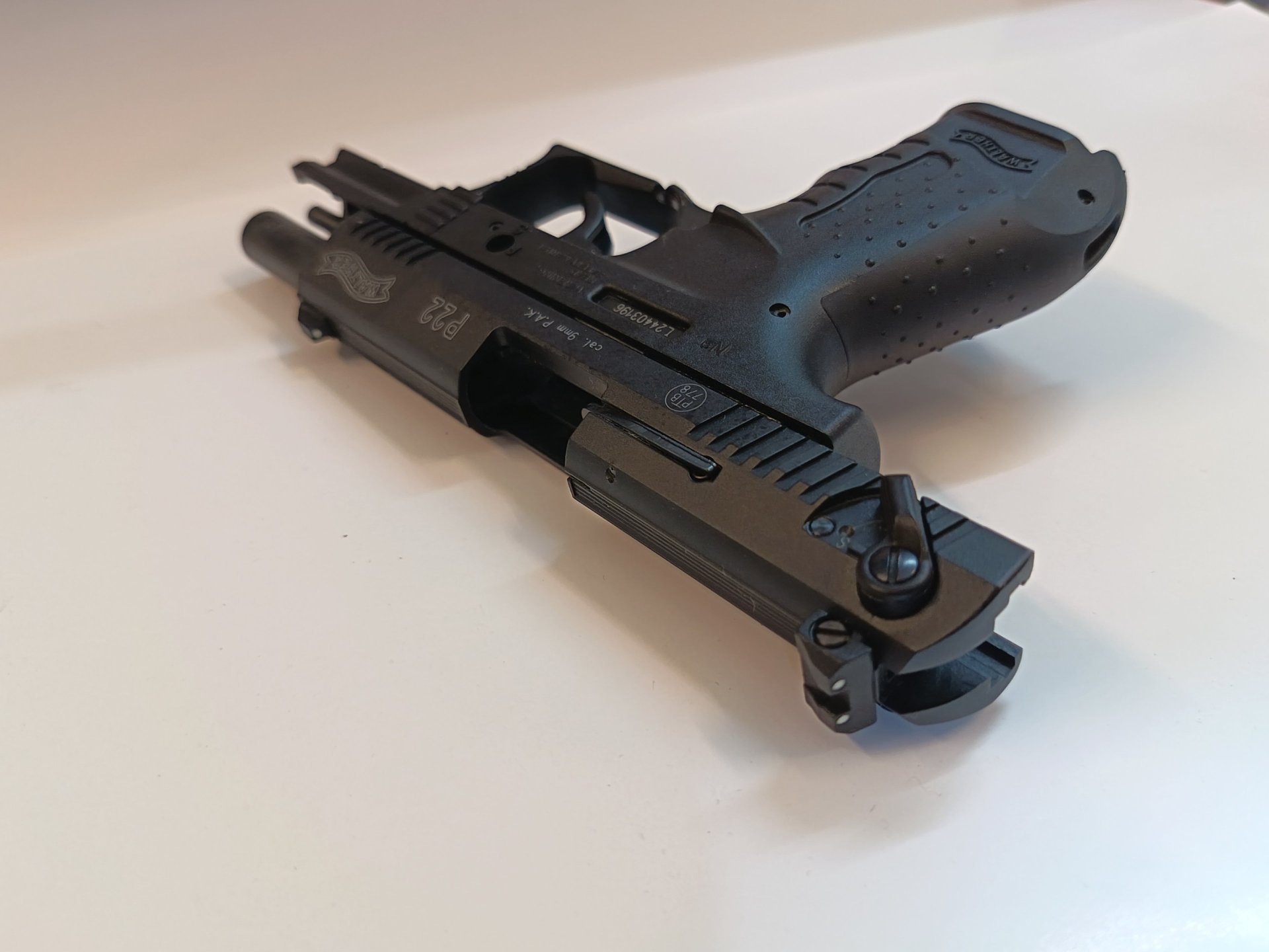 Walther P22 9 mm P.A.K. + Ersatzmagazin – Bild 4