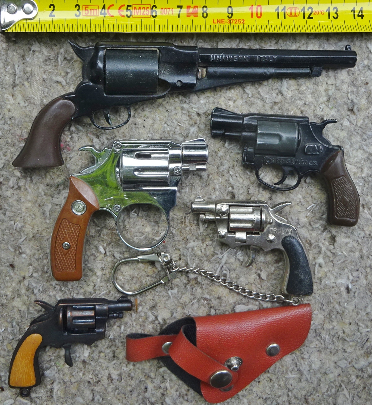 5 Stück Miniatur-Revolver – Bild 1