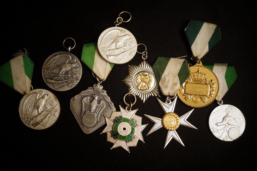 Schützenbund Orden und Kreuze, Sammlung, viele Teile, ca. 60 bis 70 Jahre alt – Bild 1