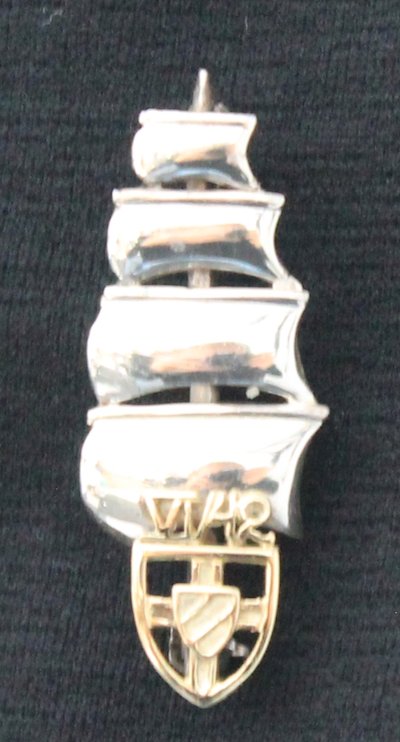 Kriegsmarine Crew VI/42 "Skagerrak" Anstecknadel Silber – Bild 1