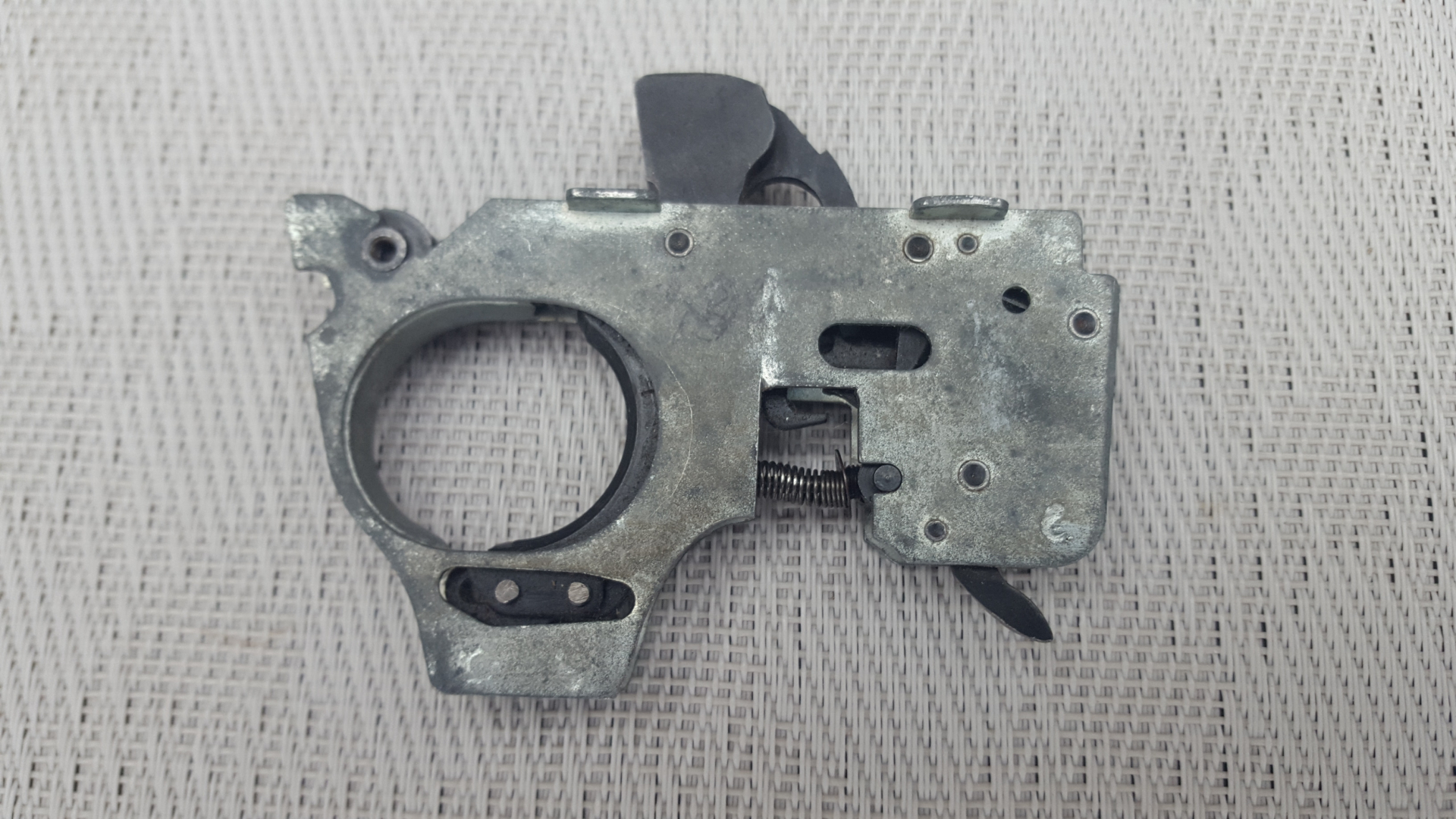 Walther GSP, Abzugeinheit – Bild 1