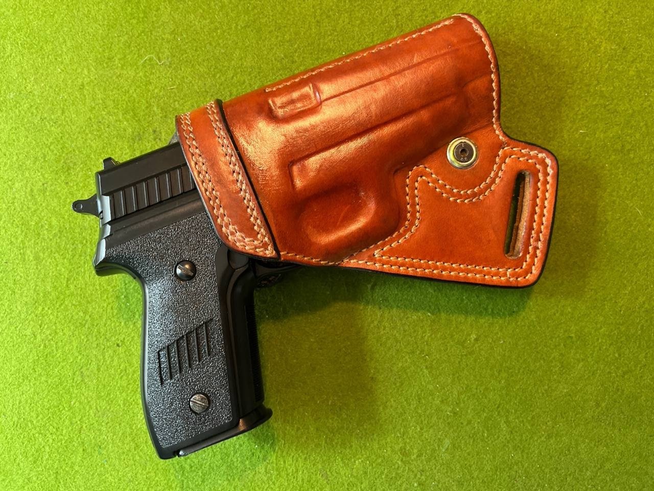 FOX S.O.B. RÜCKENHOLSTER SIG SAUER P220 SERIE BAUÄHNLICHE GROßPISTOLEN – Bild 1