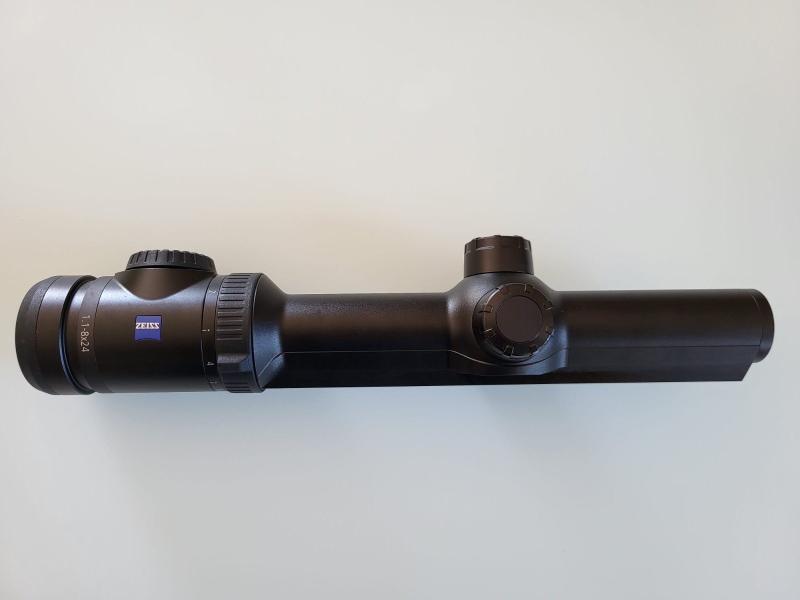 Zeiss Zielfernrohr V8 1.1-8x24 mit Schiene – Bild 1