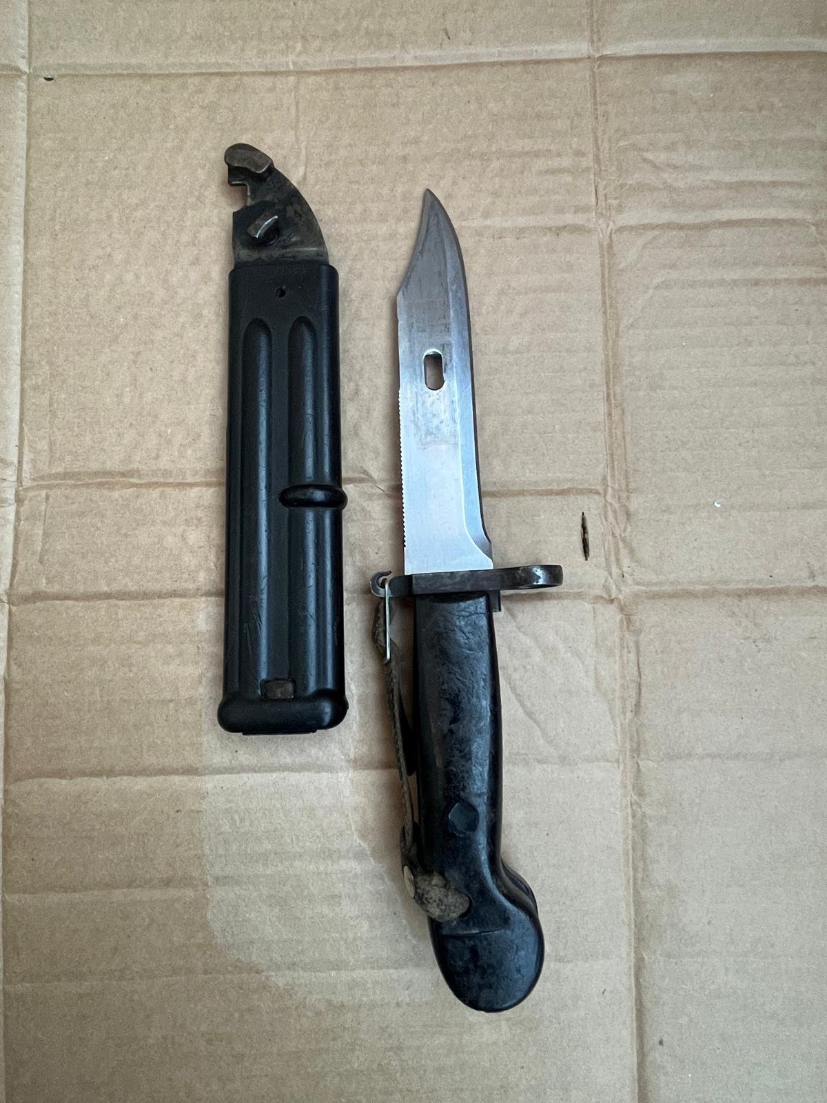 AK-47 mit Punzen und gravierende Nummer. – Bild 1