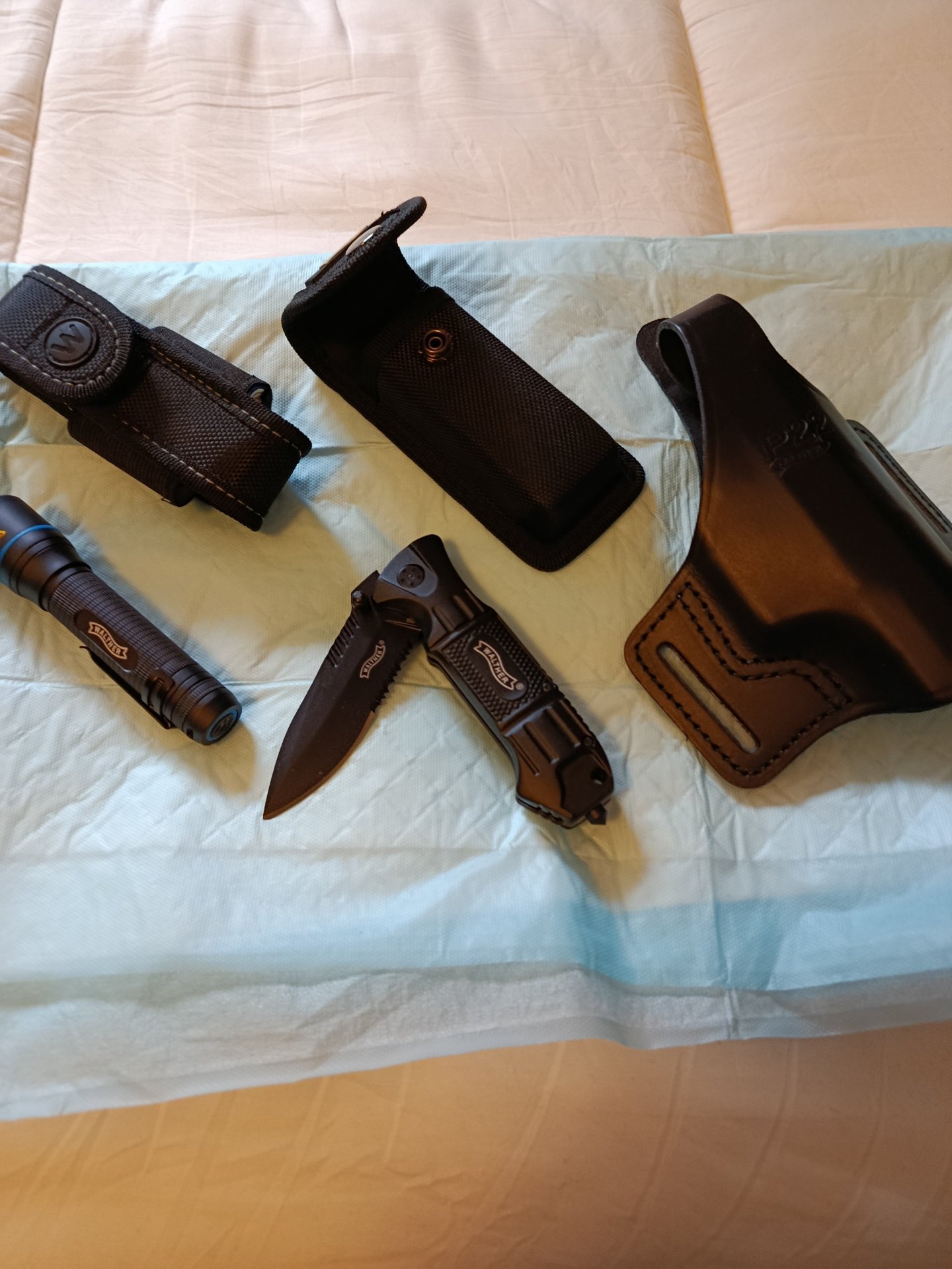 Walther P22Q Schreckschusspistole 9 mm P.A.K. Selbstschutz Kit mit zweitem Magazin und Holster – Bild 4