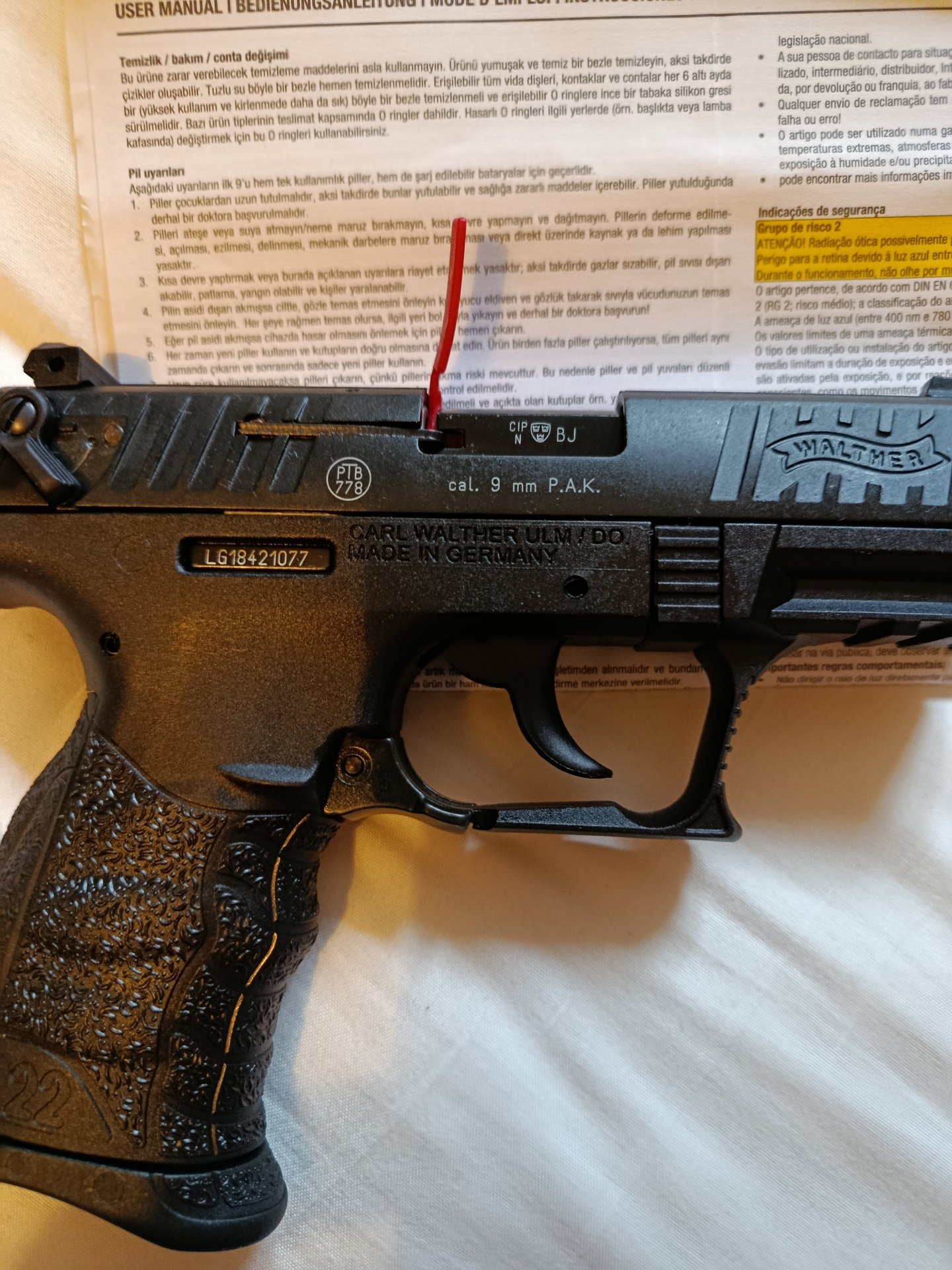 Walther P22Q Schreckschusspistole 9 mm P.A.K. Selbstschutz Kit mit zweitem Magazin und Holster – Bild 2