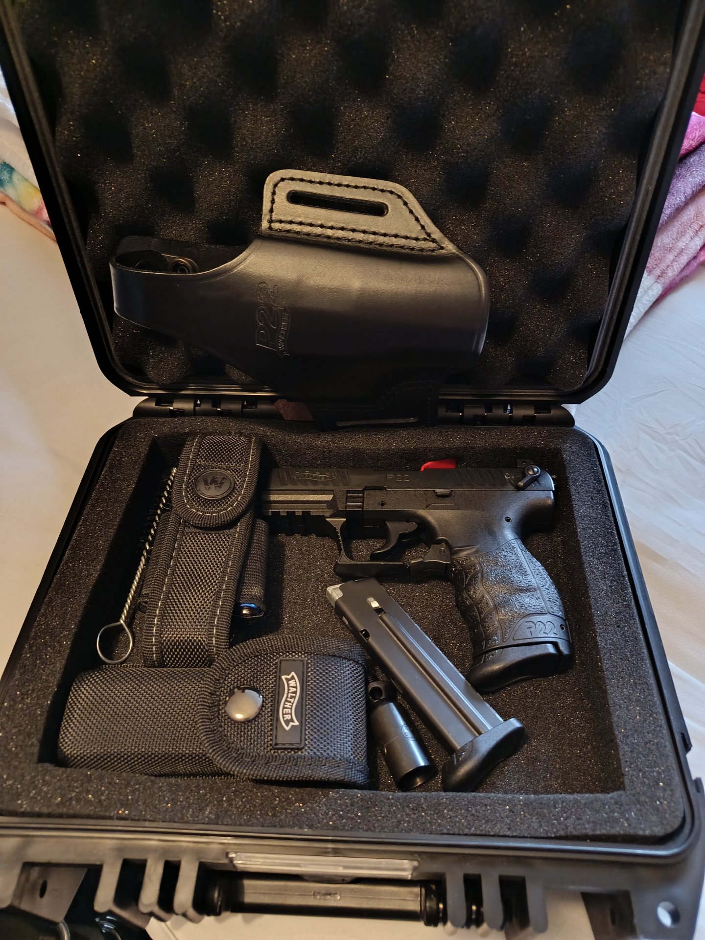 Walther P22Q Schreckschusspistole 9 mm P.A.K. Selbstschutz Kit mit zweitem Magazin und Holster – Bild 1