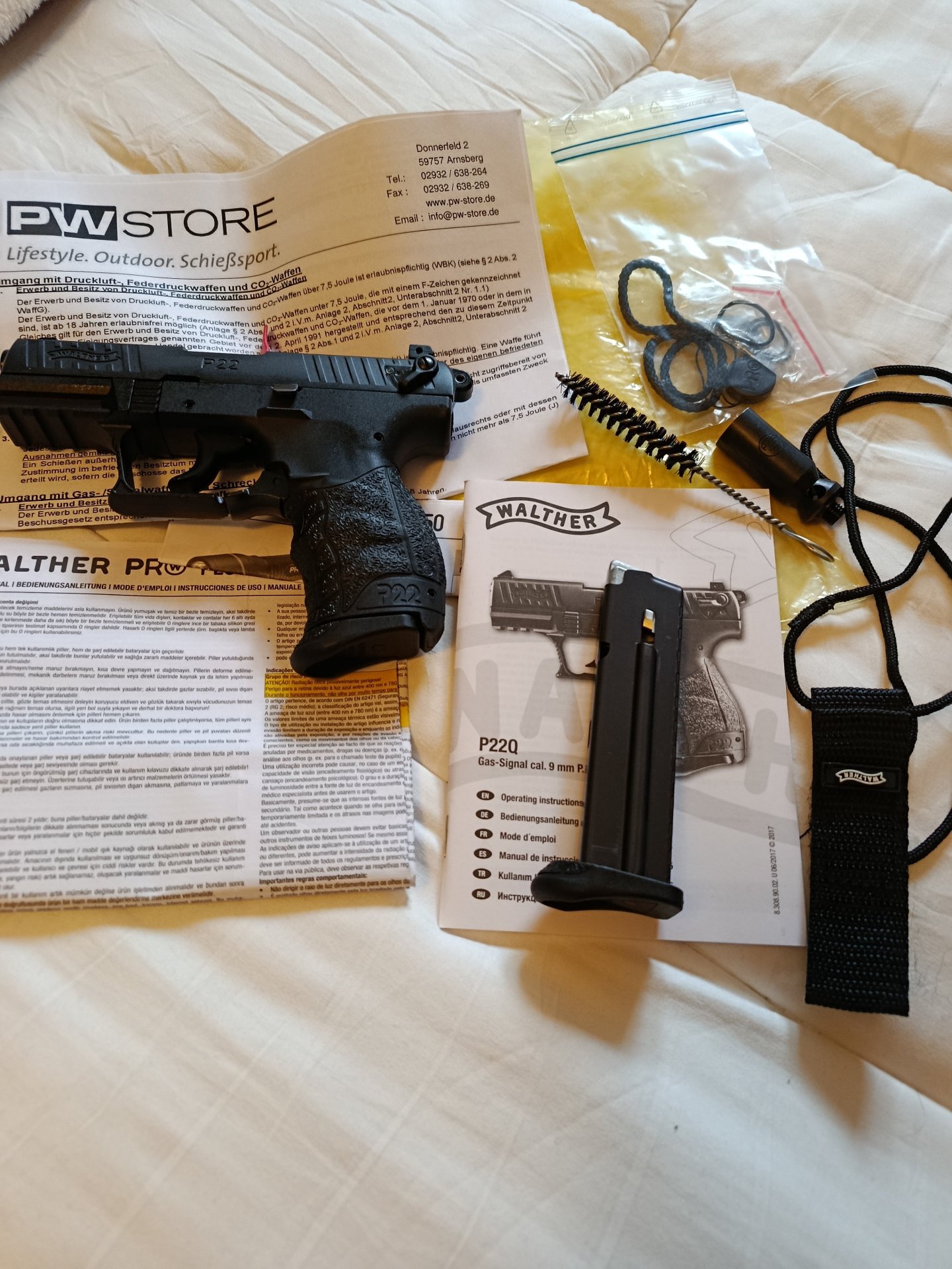 Walther P22Q Schreckschusspistole 9 mm P.A.K. Selbstschutz Kit mit zweitem Magazin und Holster – Bild 3