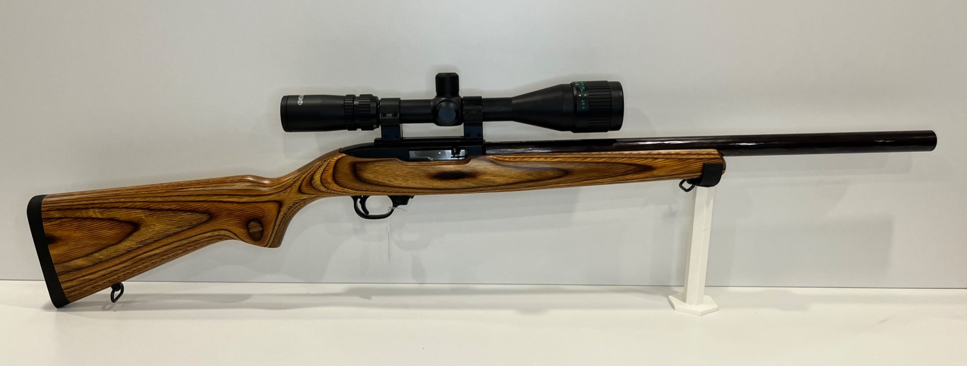 Ruger 10/22 Target in .22lr – Gehämmerter Matchlauf (Hammer Forged) + Schichtholz + Tasco 2.5-10x42 – Bild 2