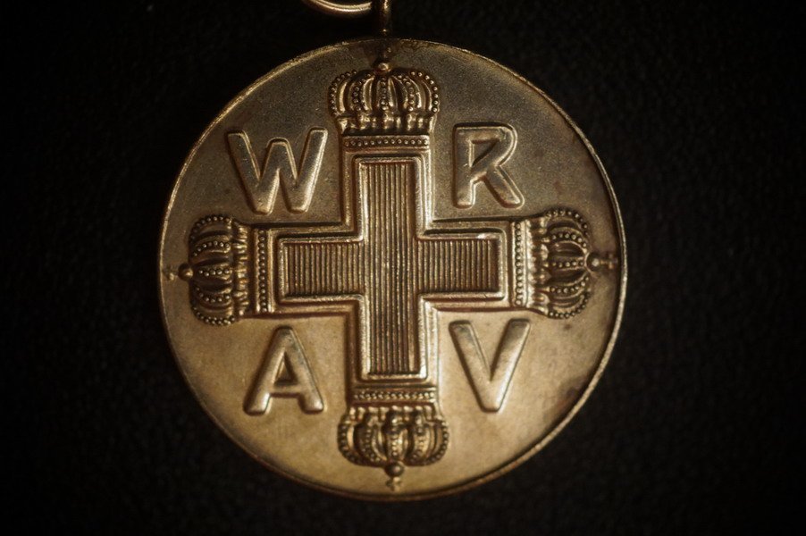 Rot Kreuz Medaillen, Schwarz und 2 Silber, geprägt, Lot, WK1 – Bild 2