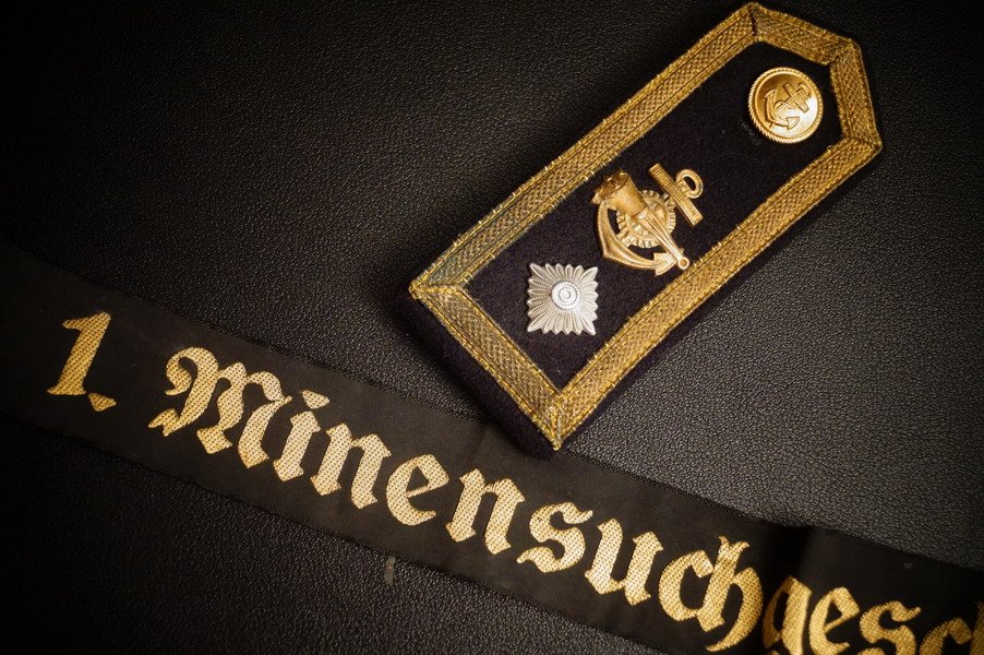 Kriegsmarine Schulterstück und Mützenband 1.Minensuchgeschwader, WK2 – Bild 1