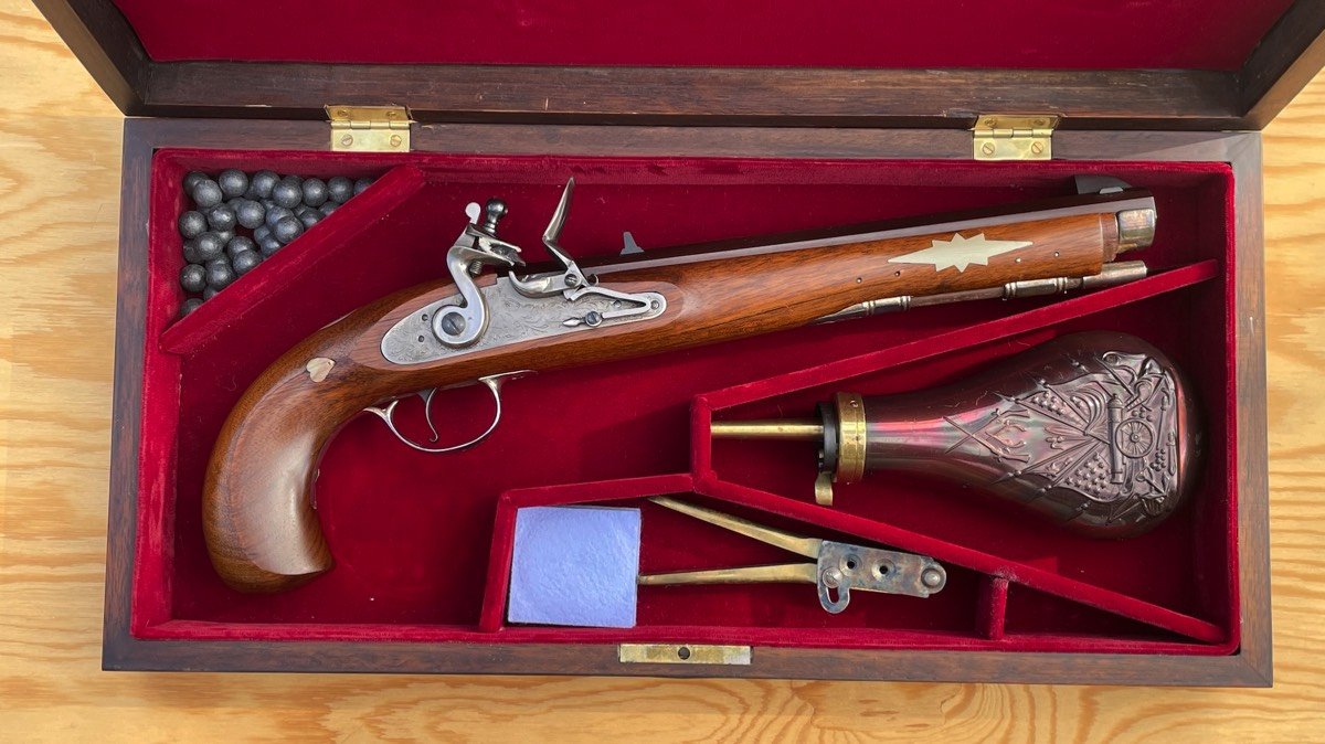 Pedersoli Kentucky Silver Star Deluxe .45 mit Zubehör im Holzkasten – Bild 3