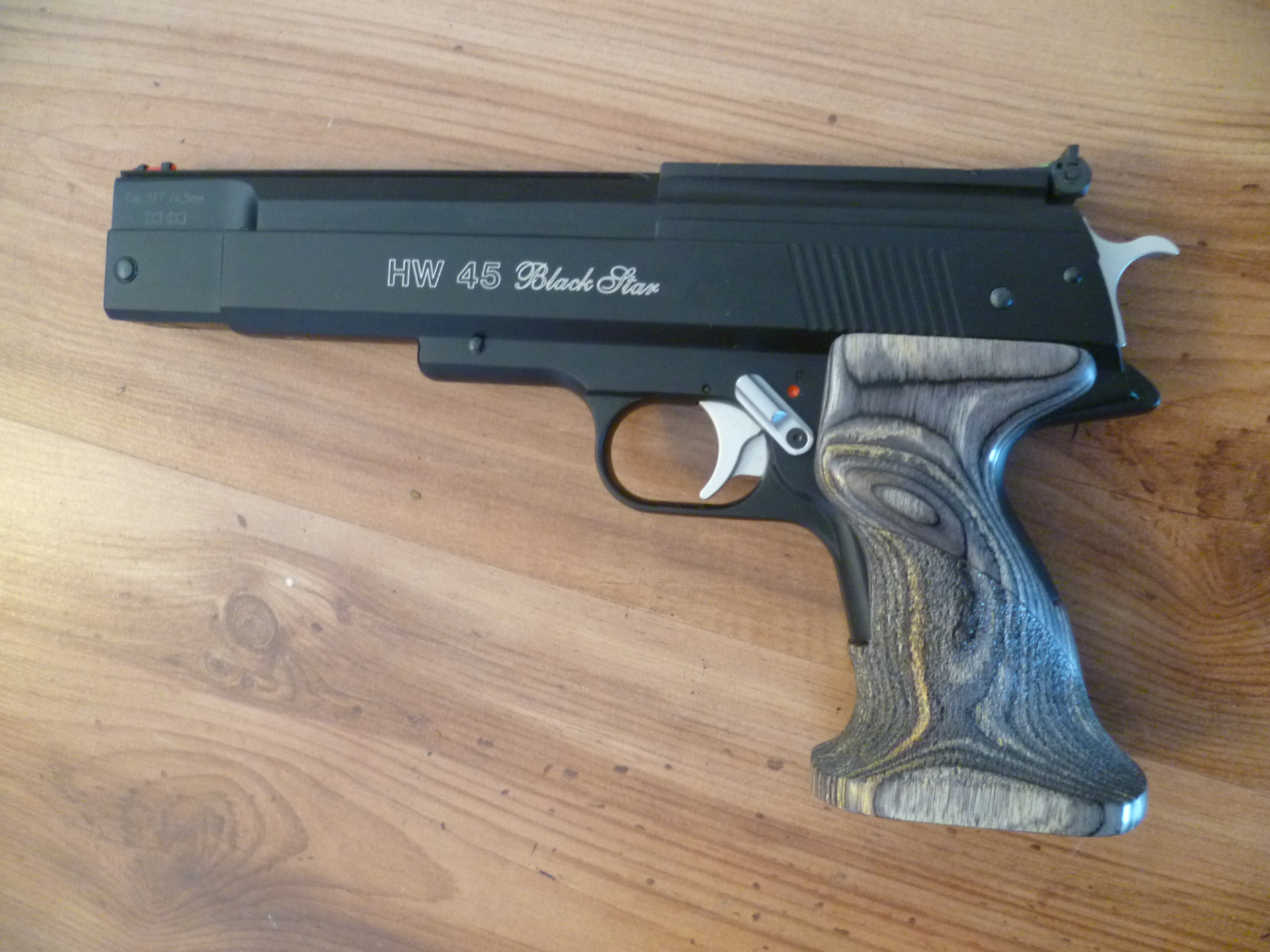 Luftpistole Weihrauch HW 45 Black Star – Bild 1