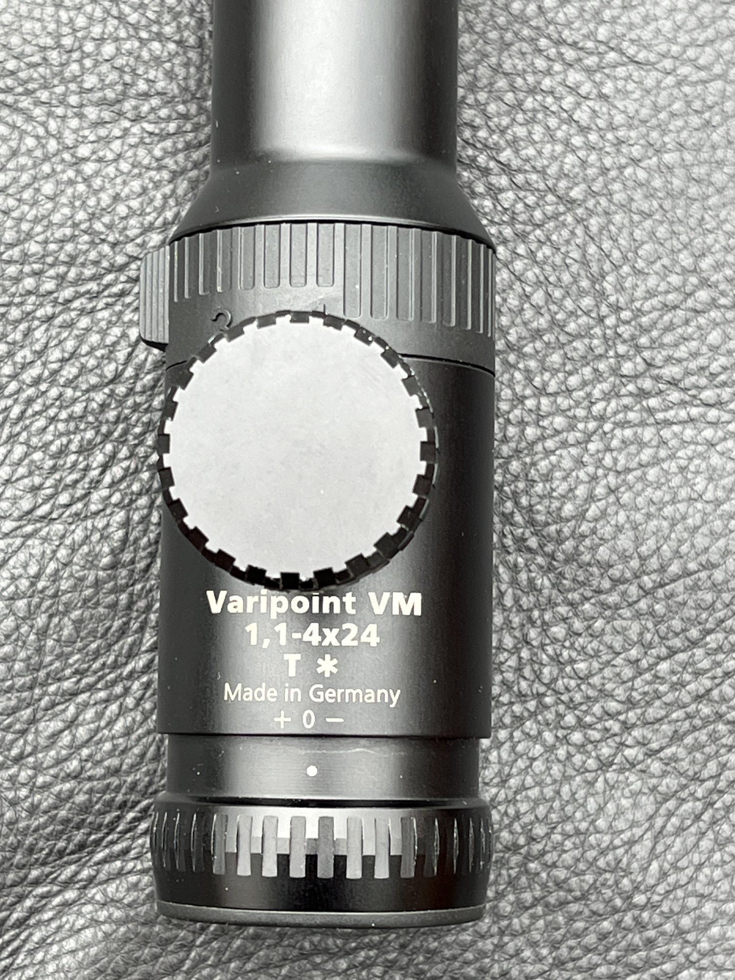 Zeiss Victory Varipoint VM 1,1-4x24 T* | Absehen 0 Leuchtpunkt | Z-Schiene & EAW-Oberteile – Bild 1