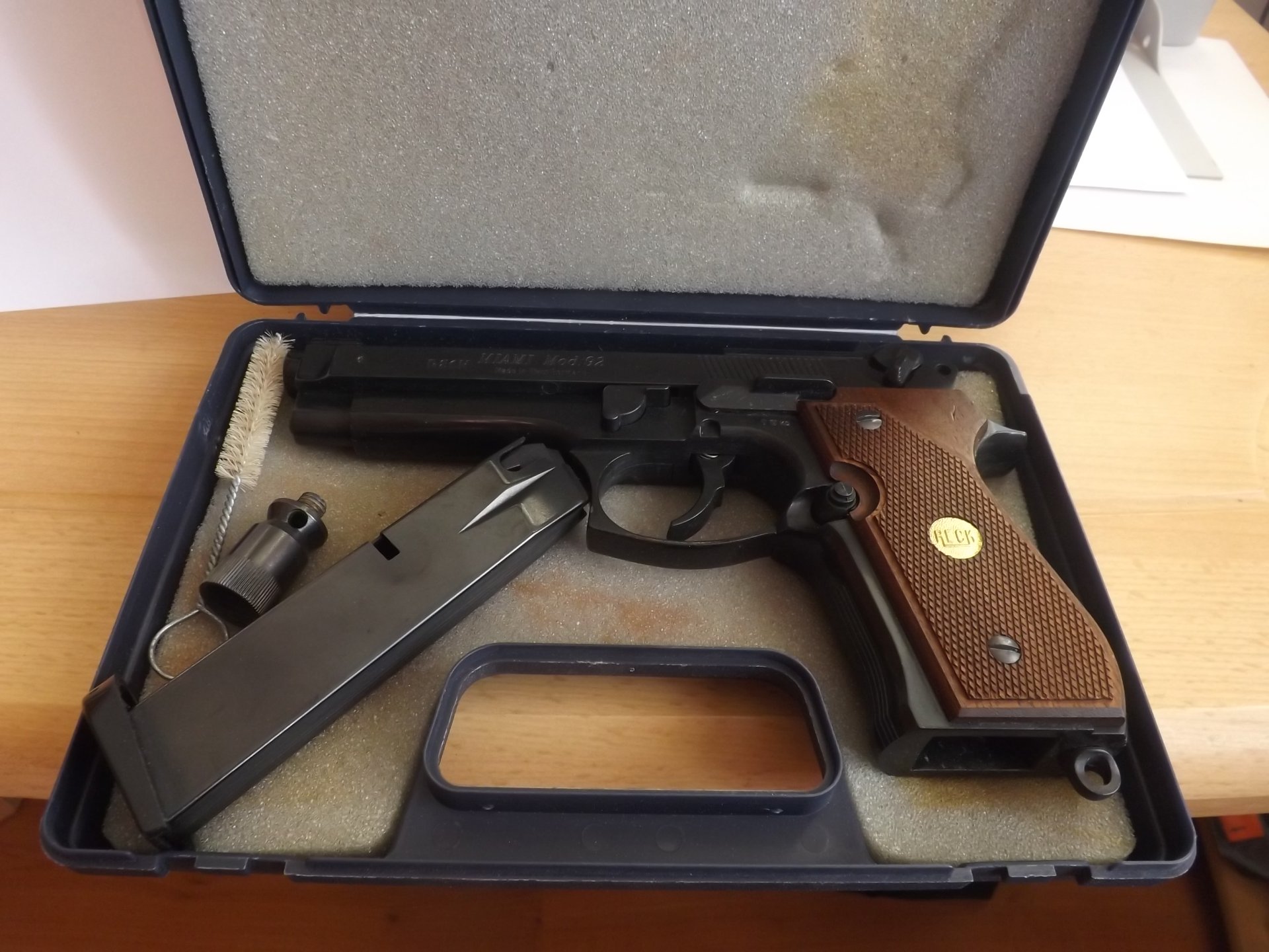 Umarex Reck Miami Mod. 92 cal 8mm PTB 481/2 mit OK Abschussbecher – Bild 2