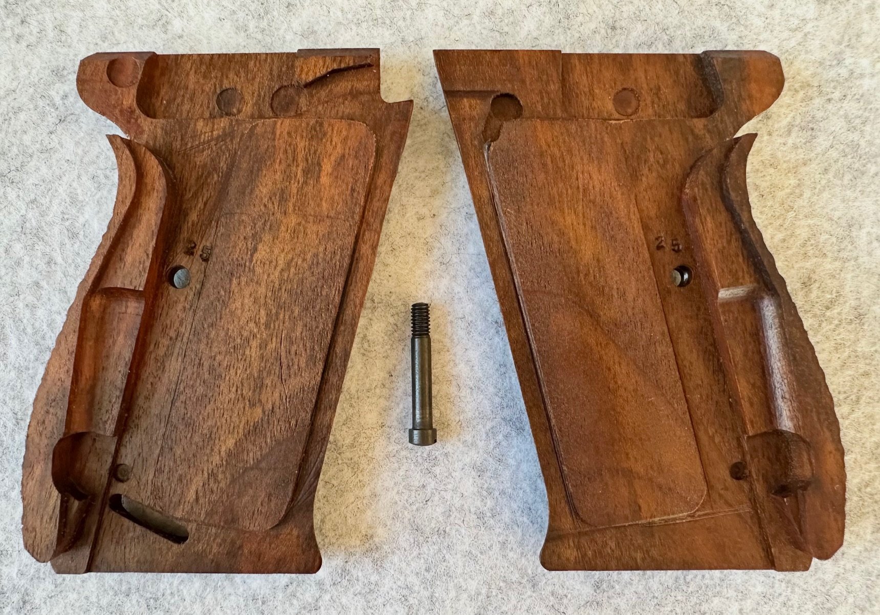 Holz Griffschalen, Walther P1/38, Neuwertig – Bild 2