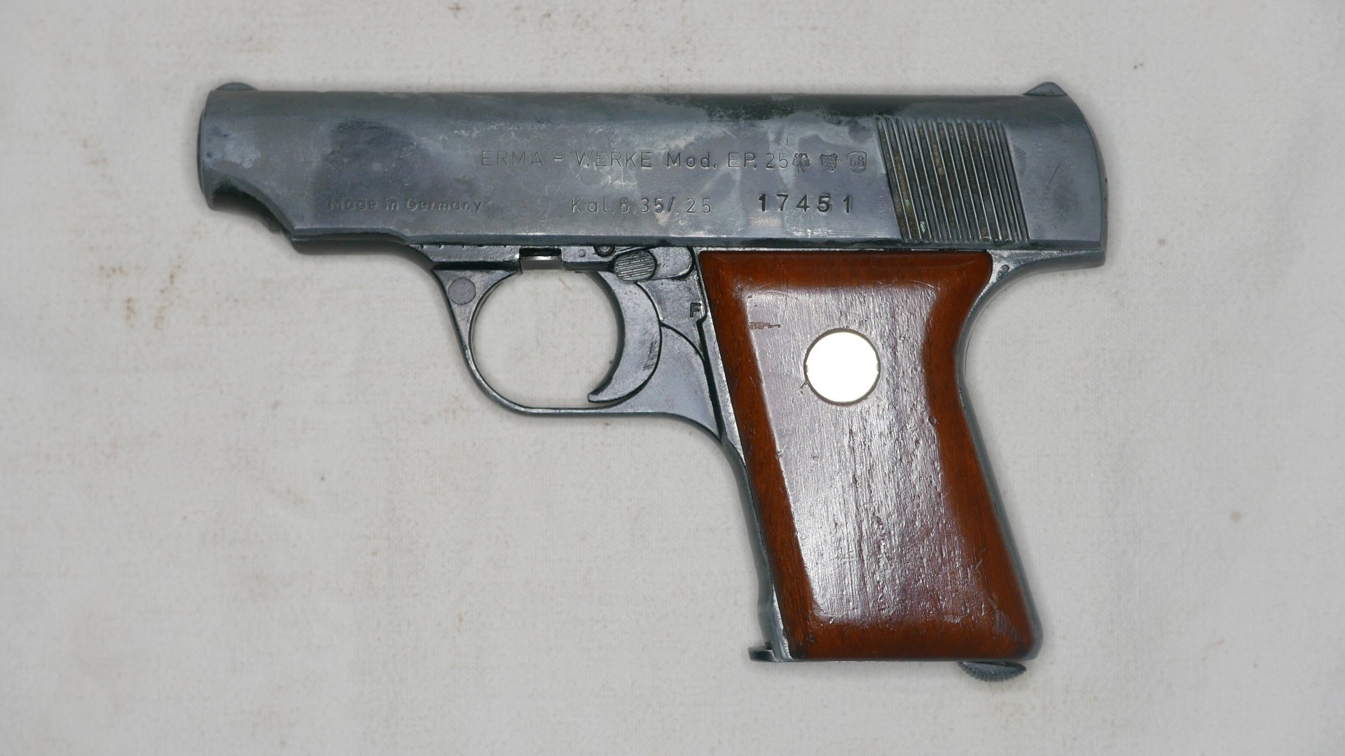 Taschenpistole Fa. Erma Mod TP 25, Kal 6,35, ungeschossen – Bild 1