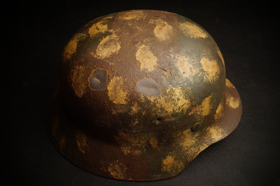 WH Stahlhelm M35/40, alte Feldgraue und Tarnfarbe, WK2 – Bild 1