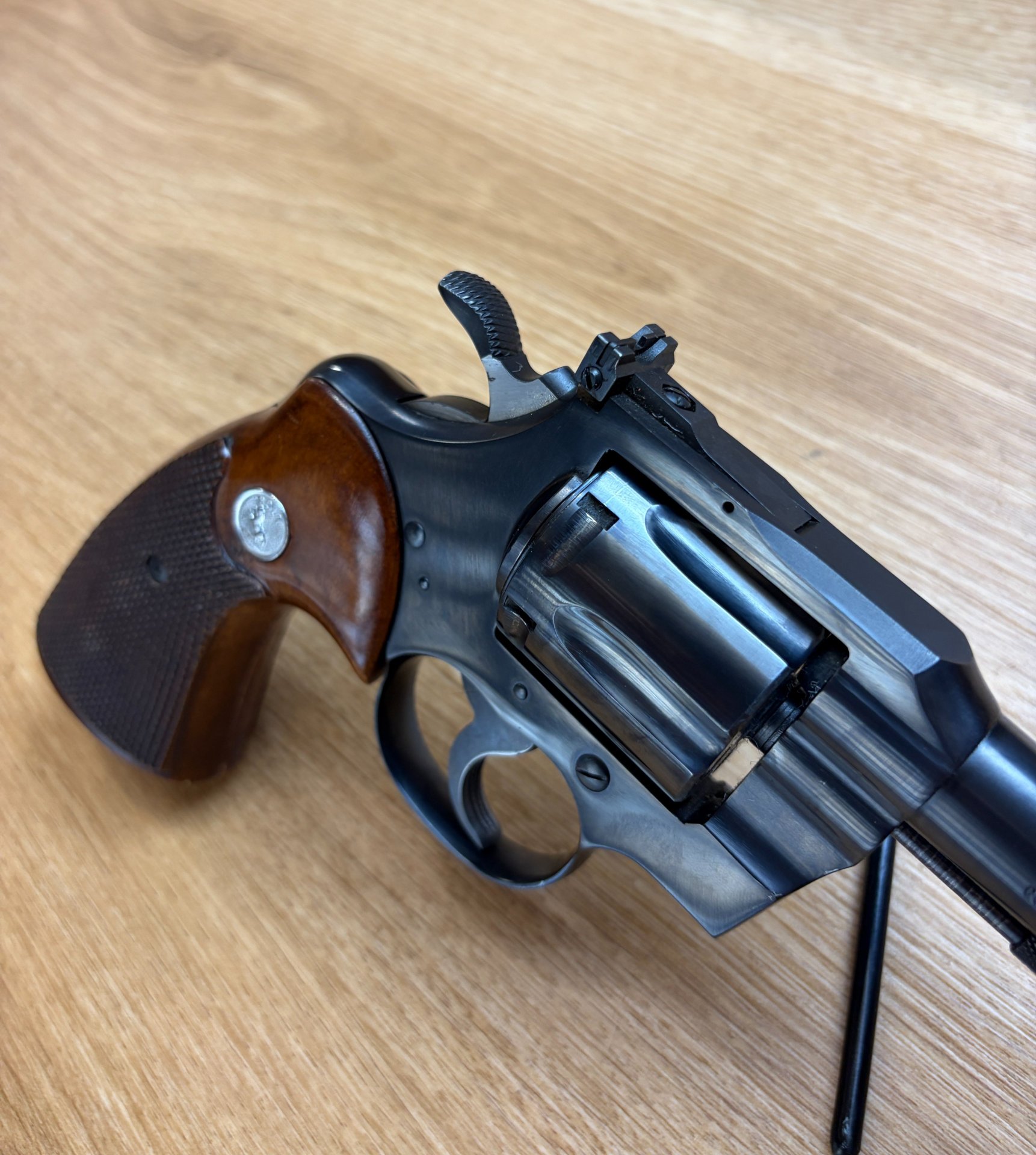 Colt Sportrevolver 22l.r. OFFICERS Model Match "Sehr guter Zustand" – Bild 4