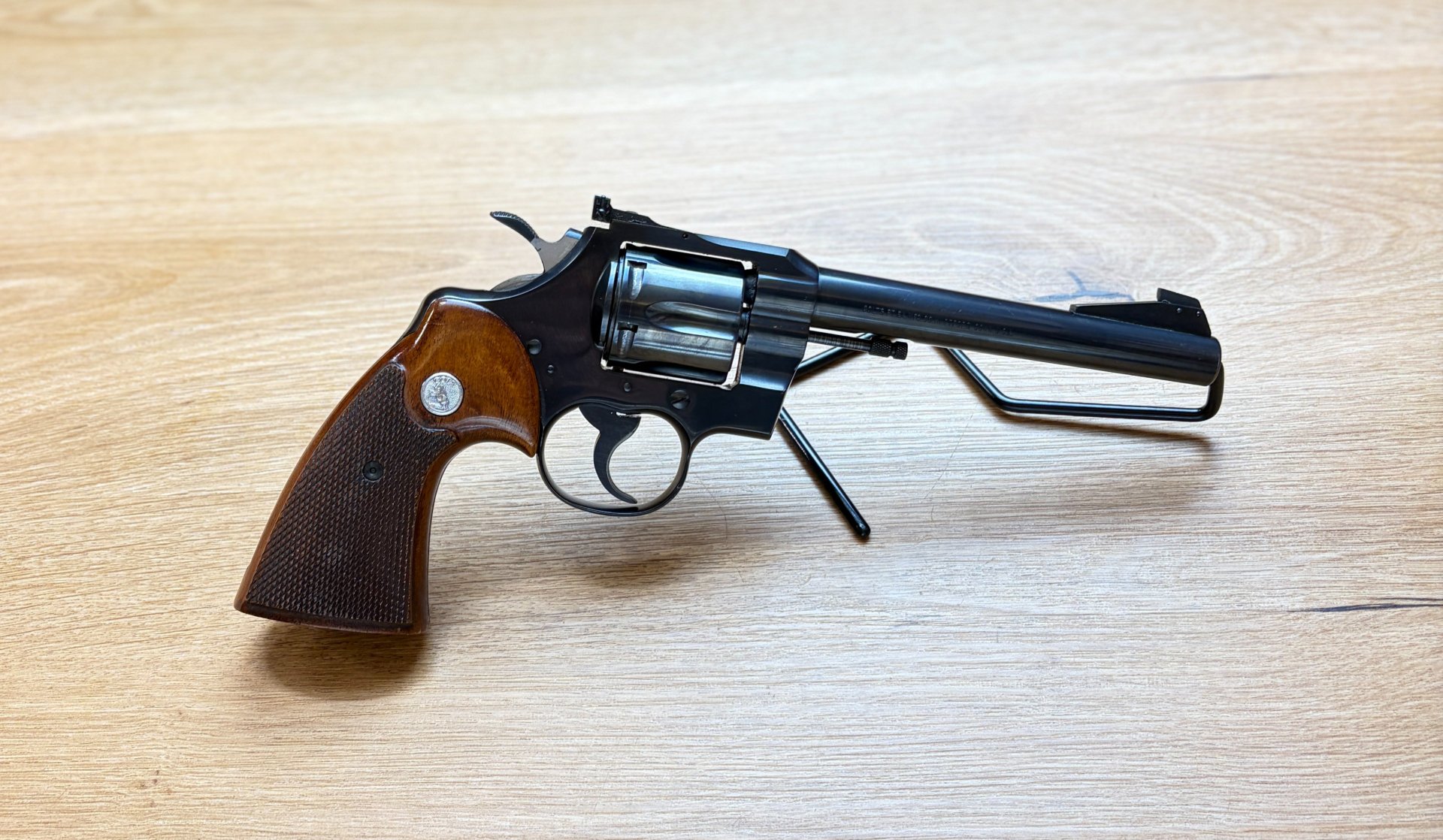 Colt Sportrevolver 22l.r. OFFICERS Model Match "Sehr guter Zustand" – Bild 1