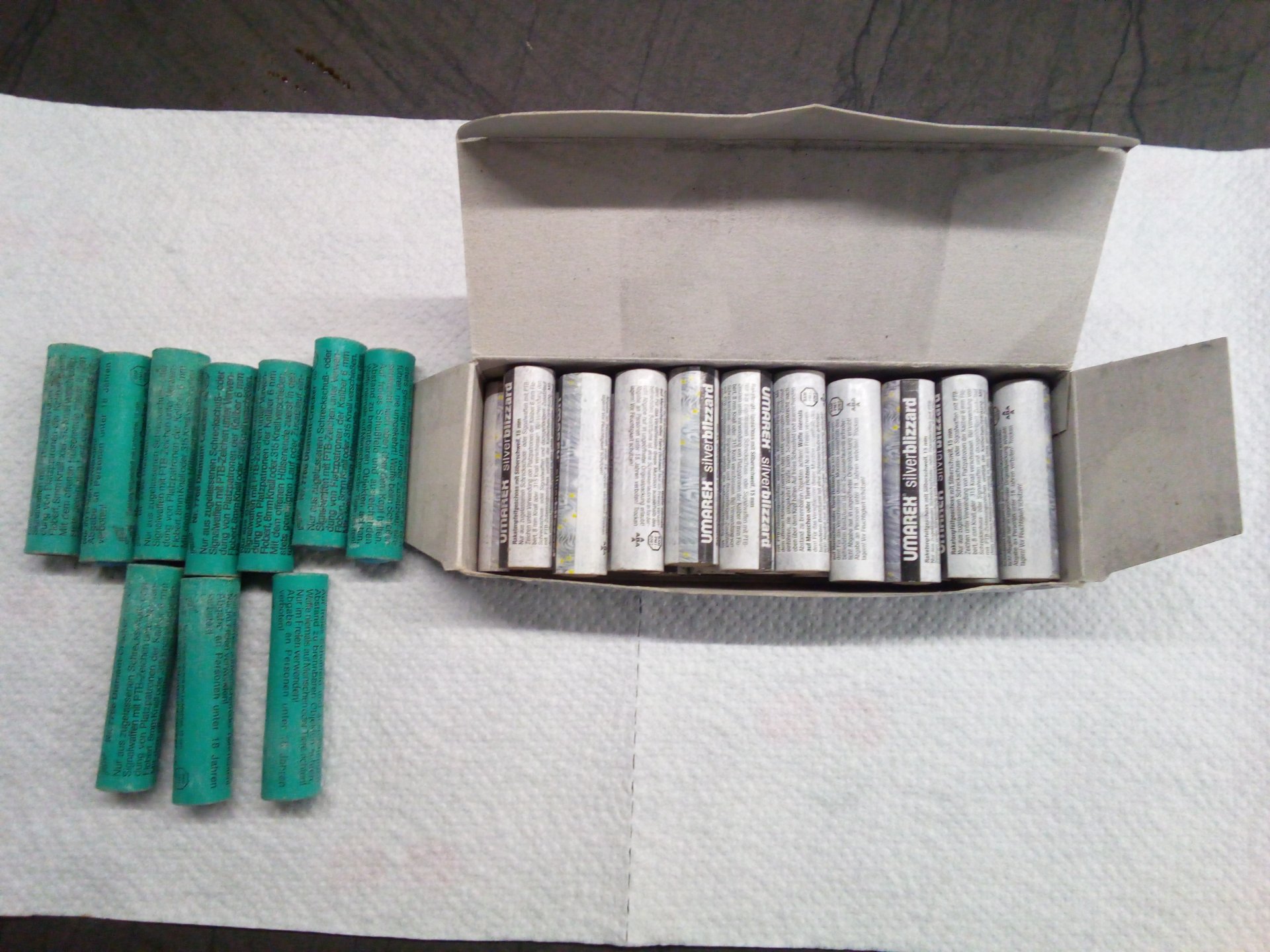 Feuerwerk DIAMANT -CRACKER.10STÜCK.und RAKETENPFEIFGESCHOSSE.MIT SIELBERSCHEIF 20 STÜCK – Bild 2