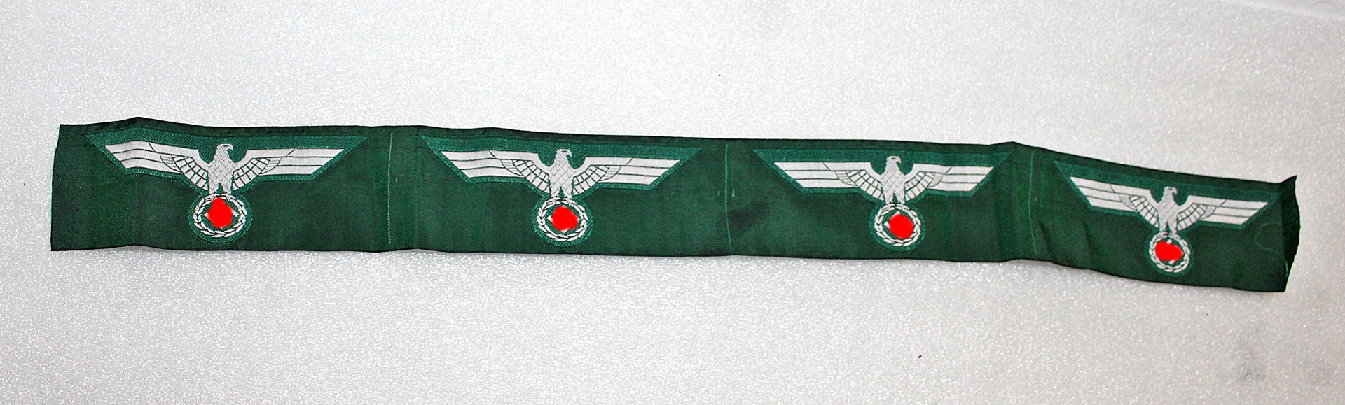 WEHRMACHT FELDBLUSEN BRUSTADLER auf Rolle aus Schneiderbestand – Bild 1