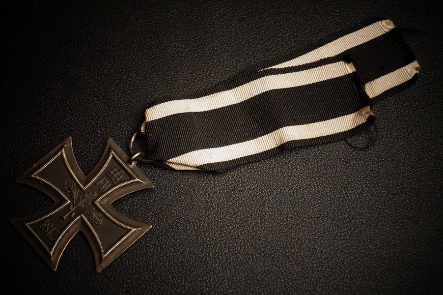 1870 Eisernes Kreuz 2.Klasse, Leuchte 12,6g, Eisenkern, dreiteilig, Silberrahmen – Bild 2