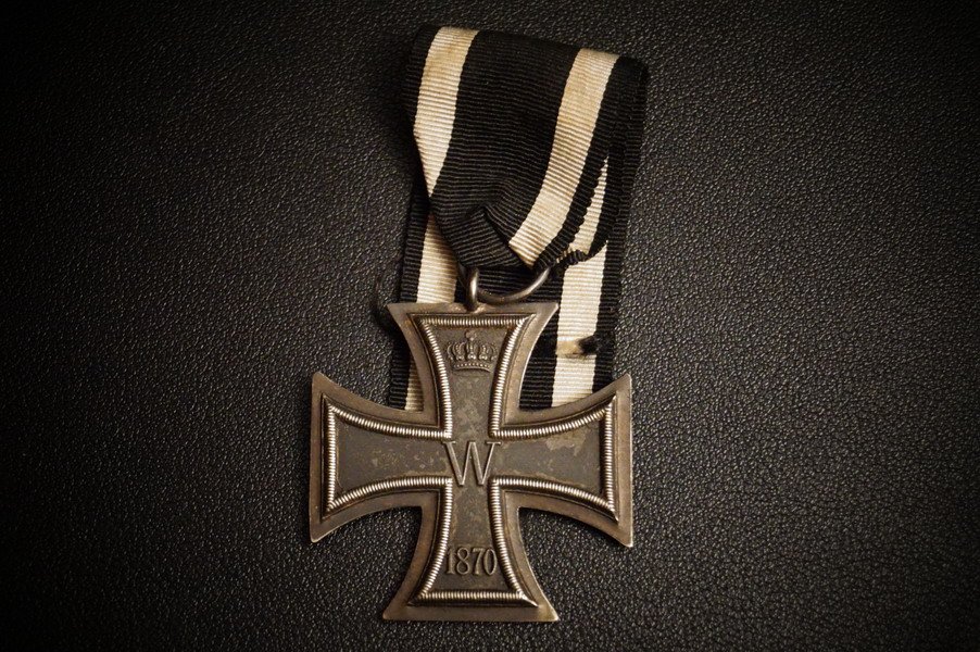 1870 Eisernes Kreuz 2.Klasse, Leuchte 12,6g, Eisenkern, dreiteilig, Silberrahmen – Bild 1