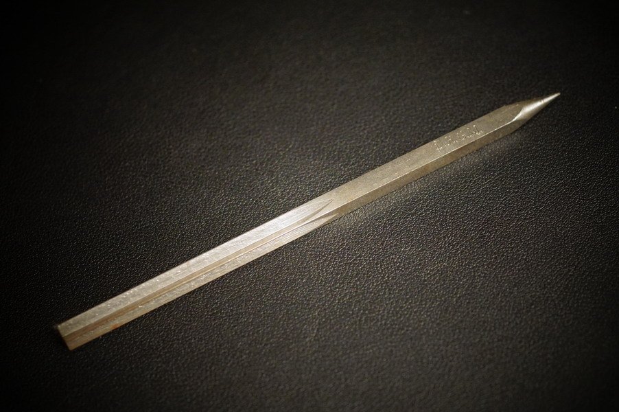 D.R.G.M. Fliegerpfeil Abwurfpfeil, Eisen, vierkantig, WK1 – Bild 1