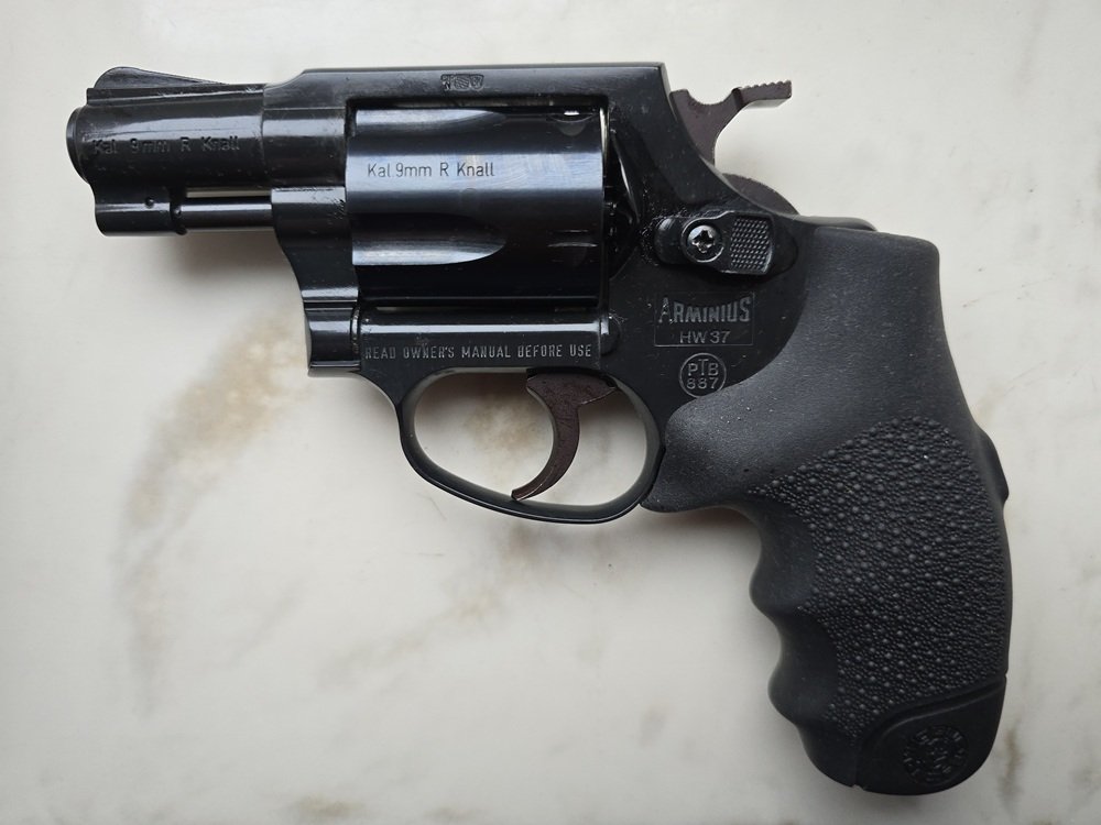 Schöner Revolver – Gasrevolver Fabr. Weihrauch. Modell HW 37 Kal. 9 mm mit Hogue Griffschalen – Bild 1