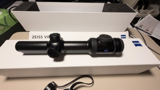 ZEISS Victory V8 1,1-8x24 Leuchtabsehen 54 mit Schiene - wie neu + OVP – Bild 1