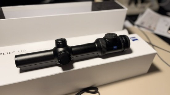 ZEISS Victory V8 1,1-8x24 Leuchtabsehen 54 mit Schiene - wie neu + OVP – Bild 2